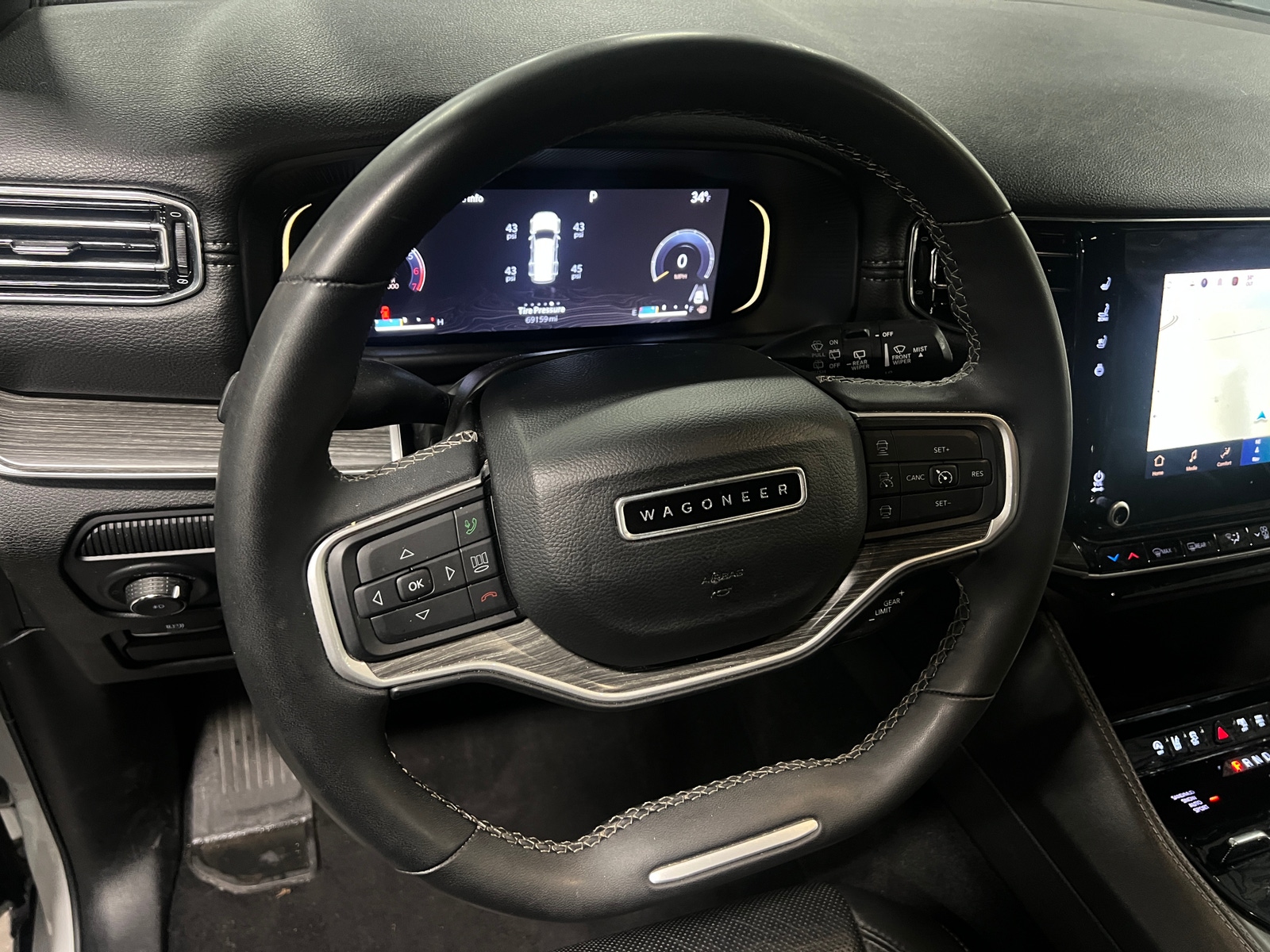 Thumbnail: 2023 Jeep Wagoneer - 4