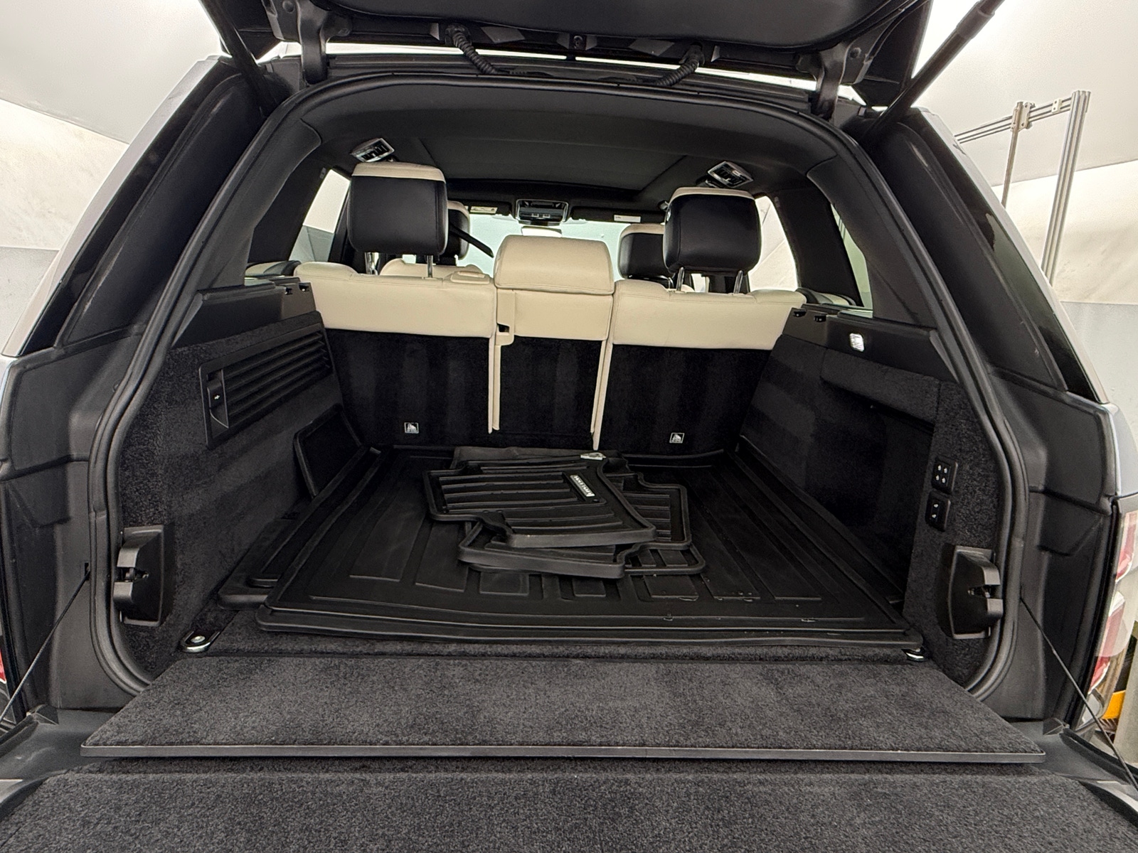 Thumbnail: 2021 Land Rover Range Rover - 6