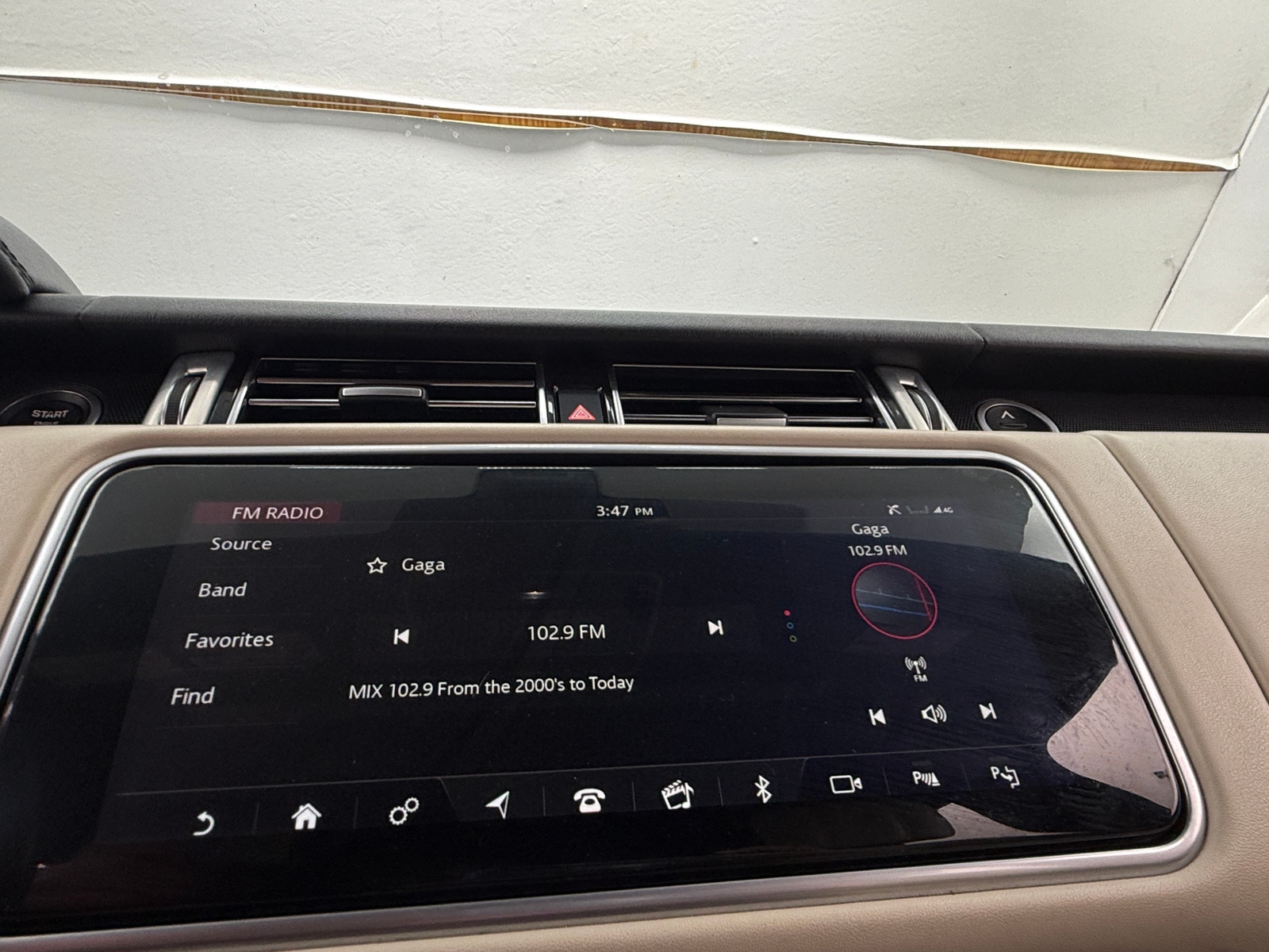 Thumbnail: 2021 Land Rover Range Rover - 3