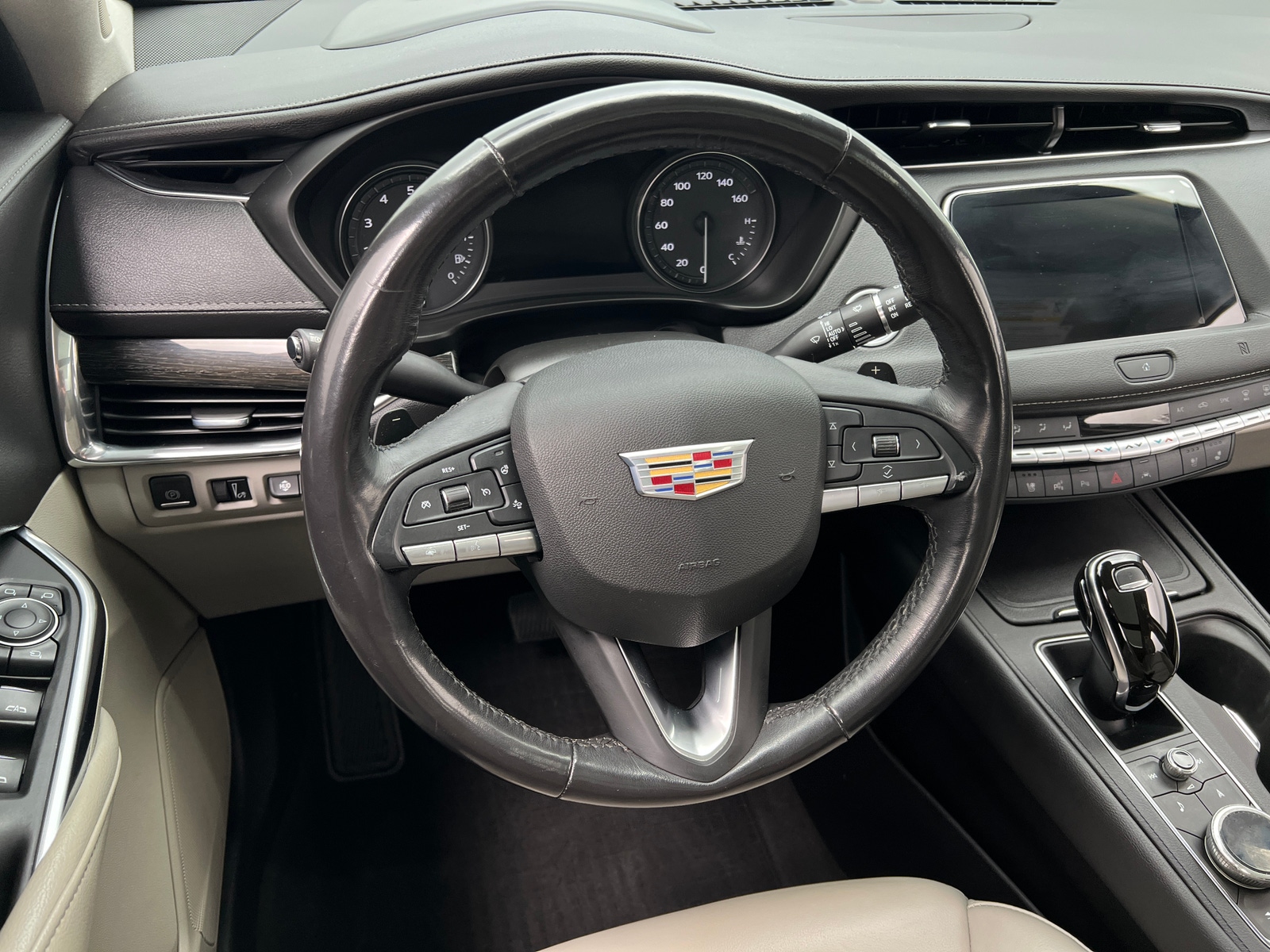 Thumbnail: 2020 Cadillac XT4 - 4