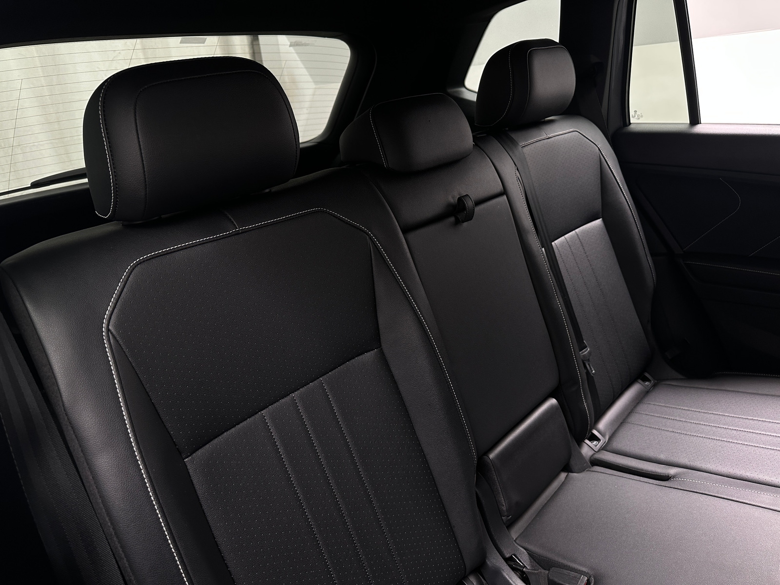 Thumbnail: 2022 Volkswagen Tiguan - 5