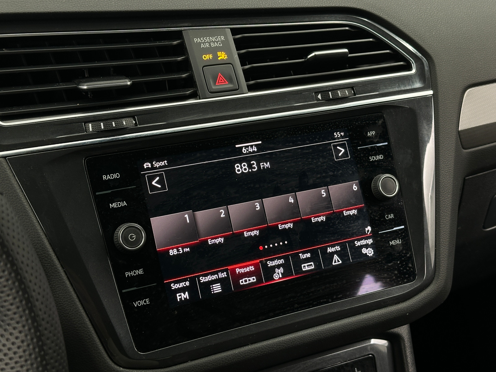 Thumbnail: 2022 Volkswagen Tiguan - 3