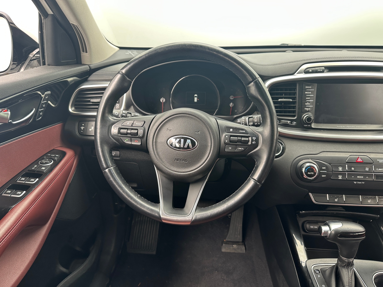 Thumbnail: 2017 Kia Sorento - 4