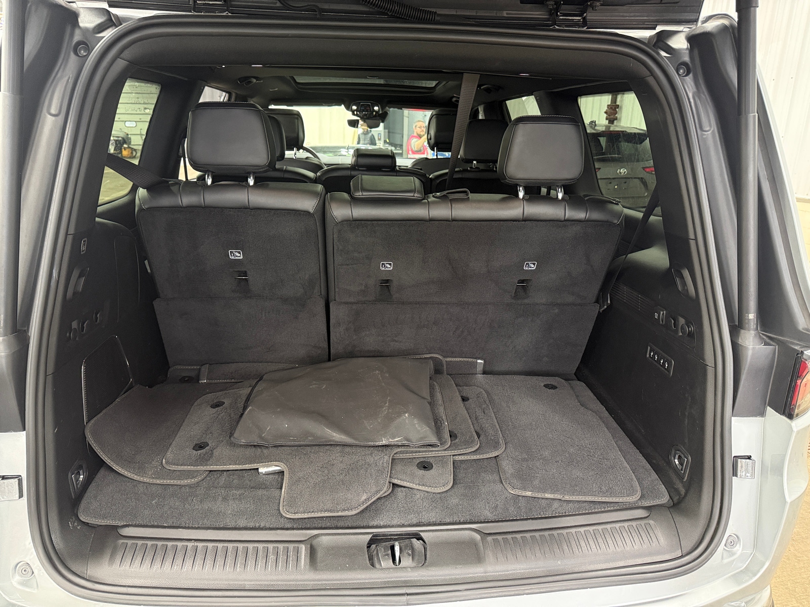 Thumbnail: 2022 Jeep Wagoneer - 6