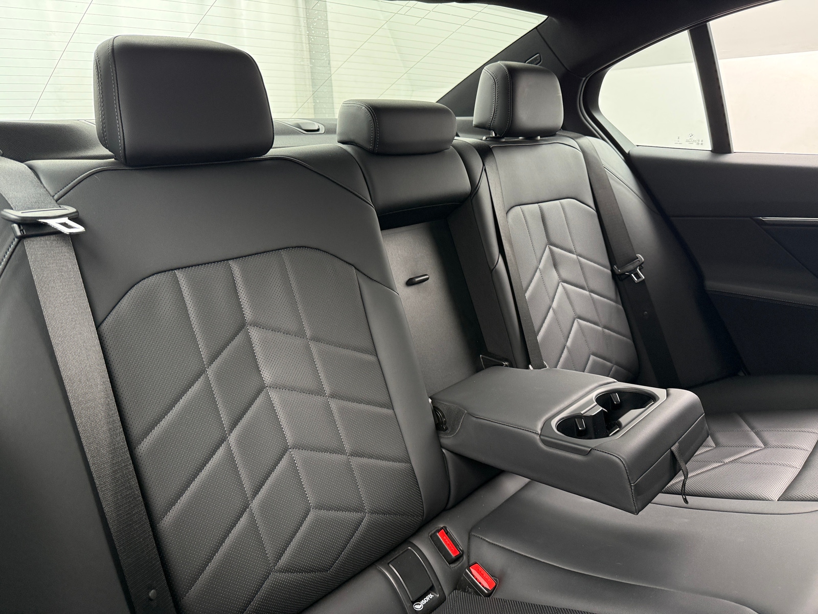 Thumbnail: 2025 BMW 5 Series - 5