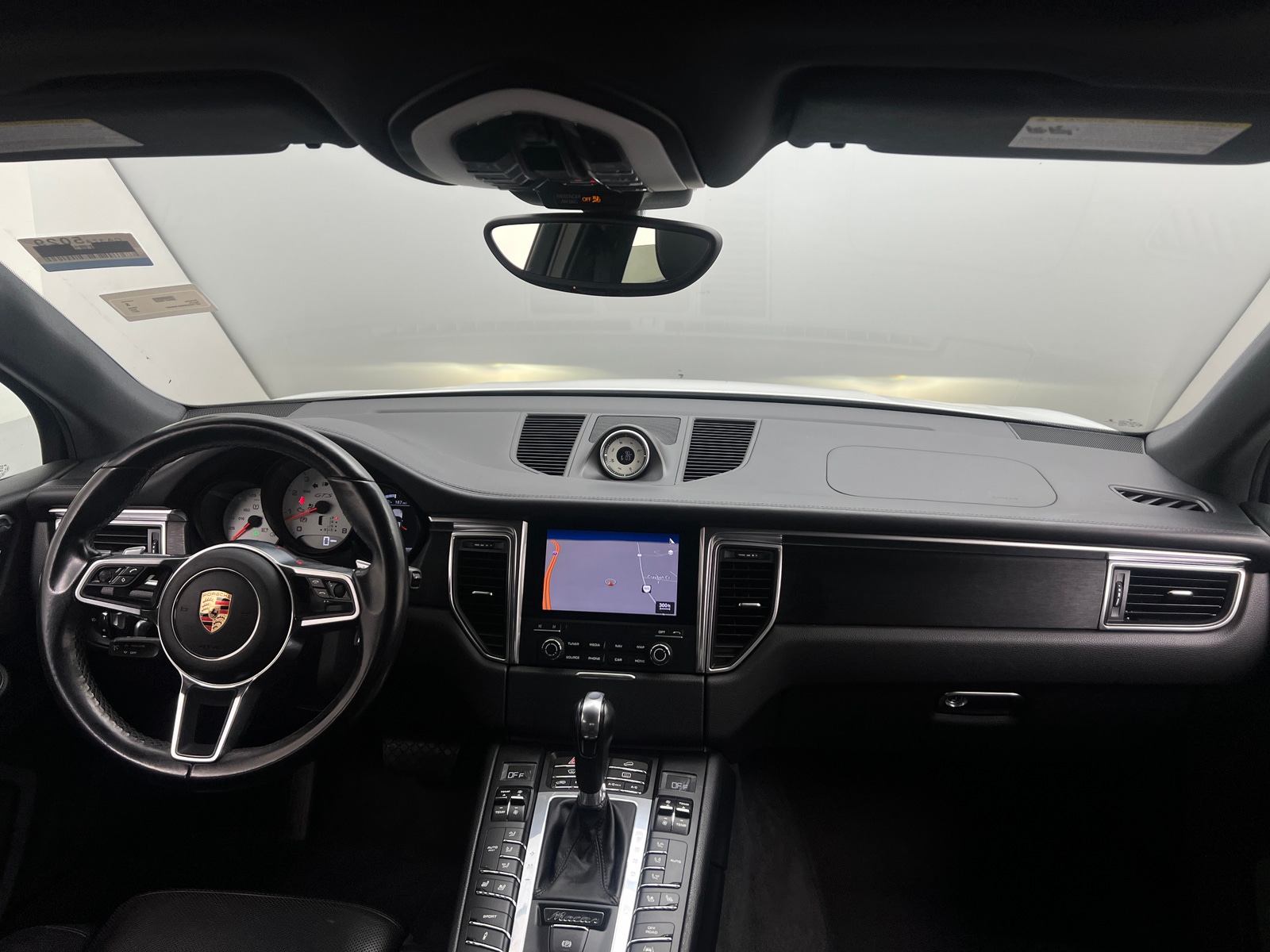 Thumbnail: 2017 Porsche Macan - 2