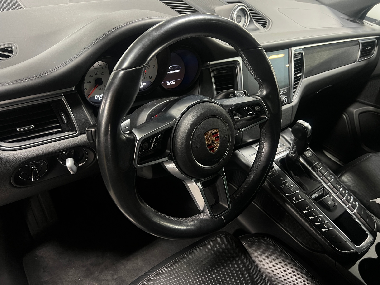 Thumbnail: 2017 Porsche Macan - 4