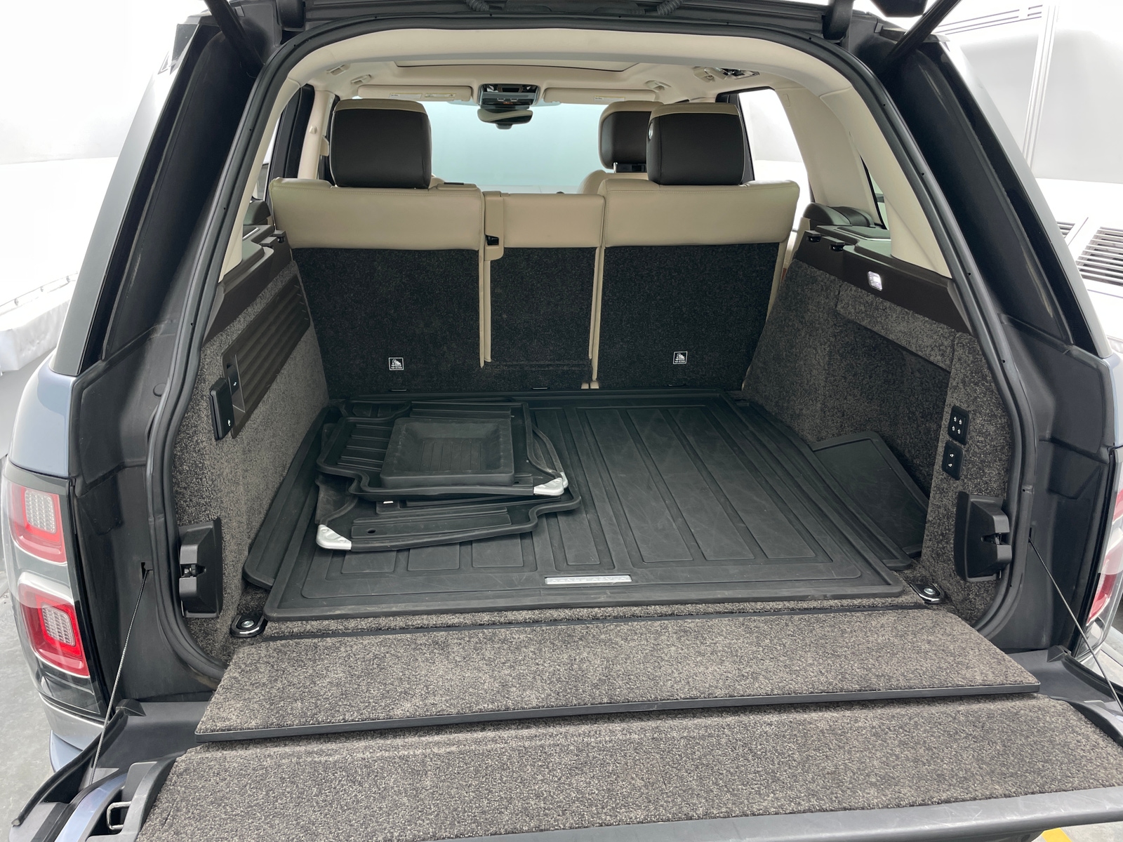 Thumbnail: 2019 Land Rover Range Rover - 6