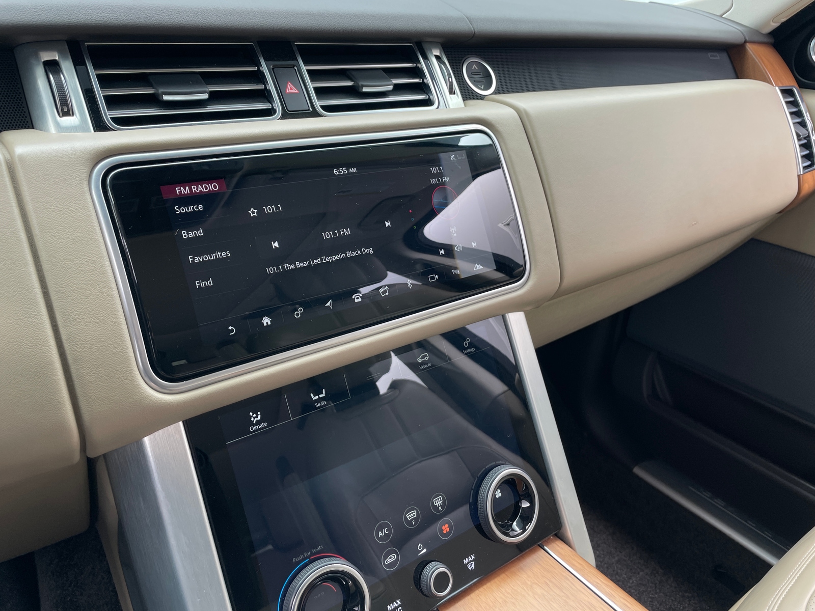 Thumbnail: 2019 Land Rover Range Rover - 3