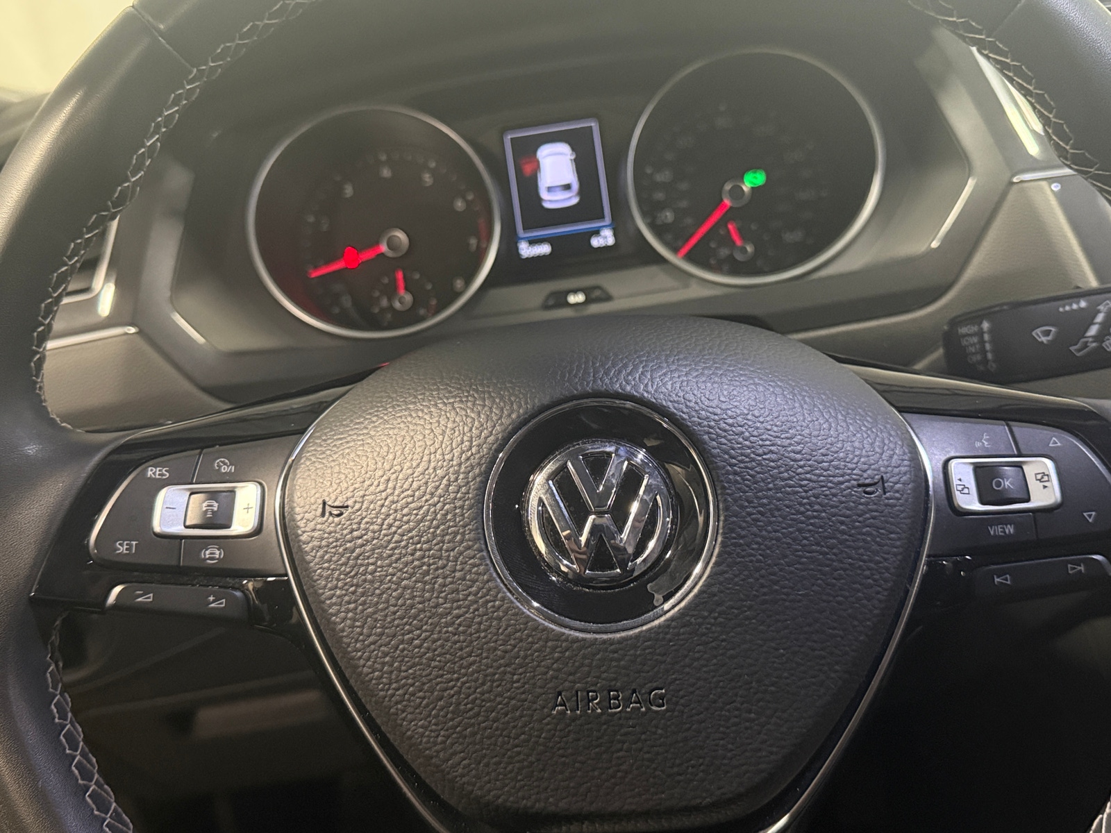 Thumbnail: 2021 Volkswagen Tiguan - 4