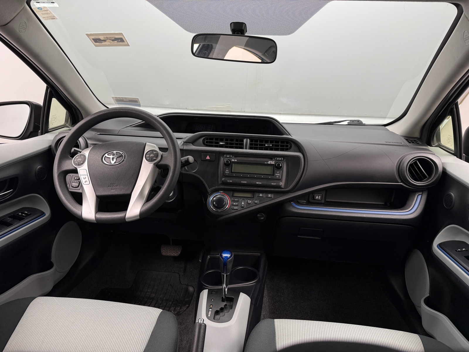 Thumbnail: 2013 Toyota Prius c - 3