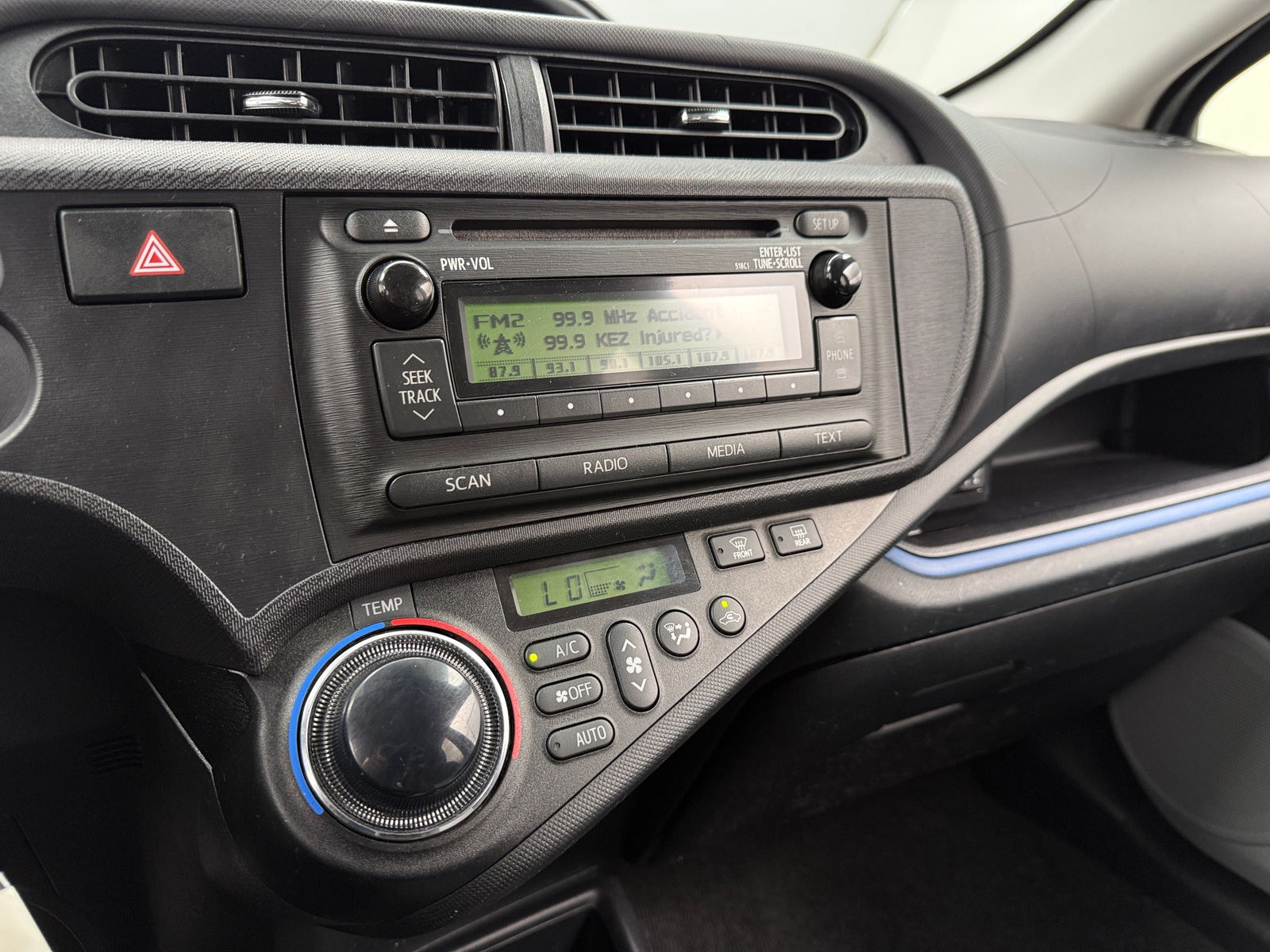 Thumbnail: 2013 Toyota Prius c - 4