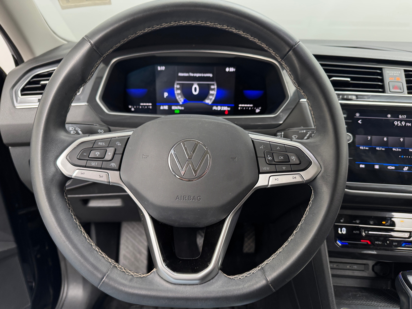 Thumbnail: 2022 Volkswagen Tiguan - 4