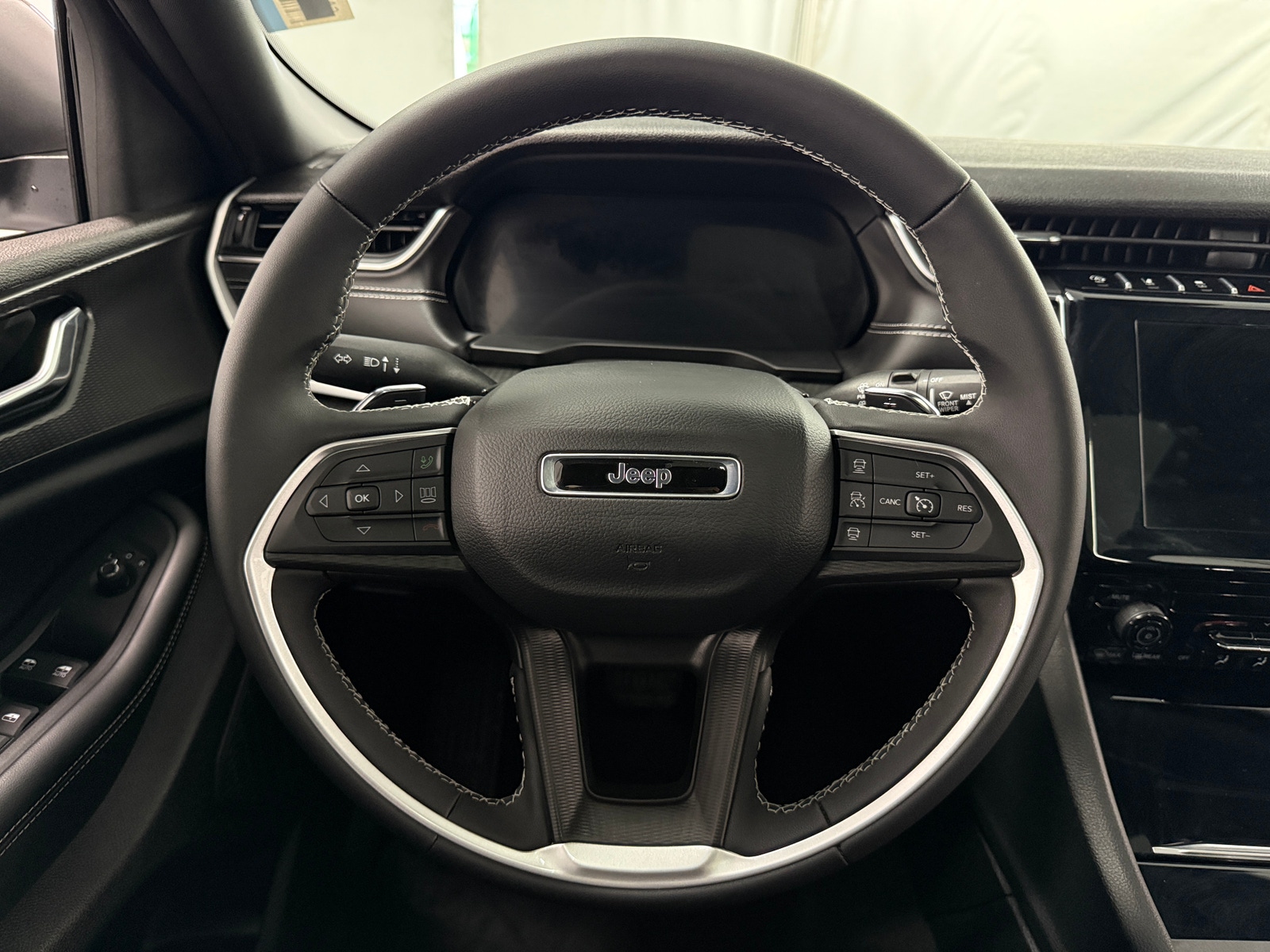 Thumbnail: 2025 Jeep Grand Cherokee - 5