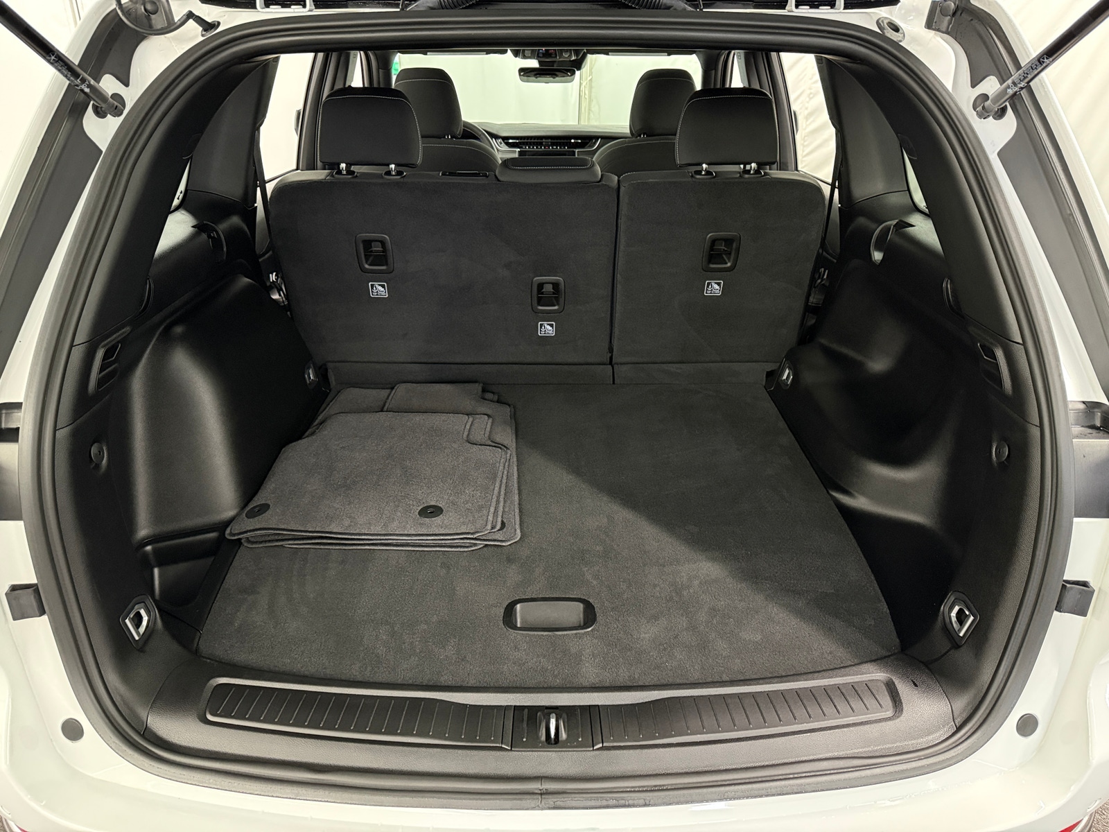 Thumbnail: 2025 Jeep Grand Cherokee - 7