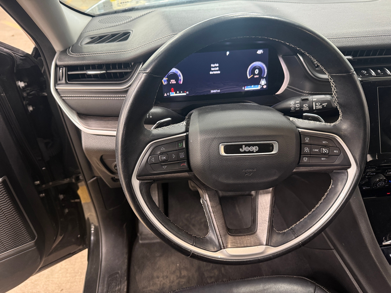 Thumbnail: 2022 Jeep Grand Cherokee L - 4