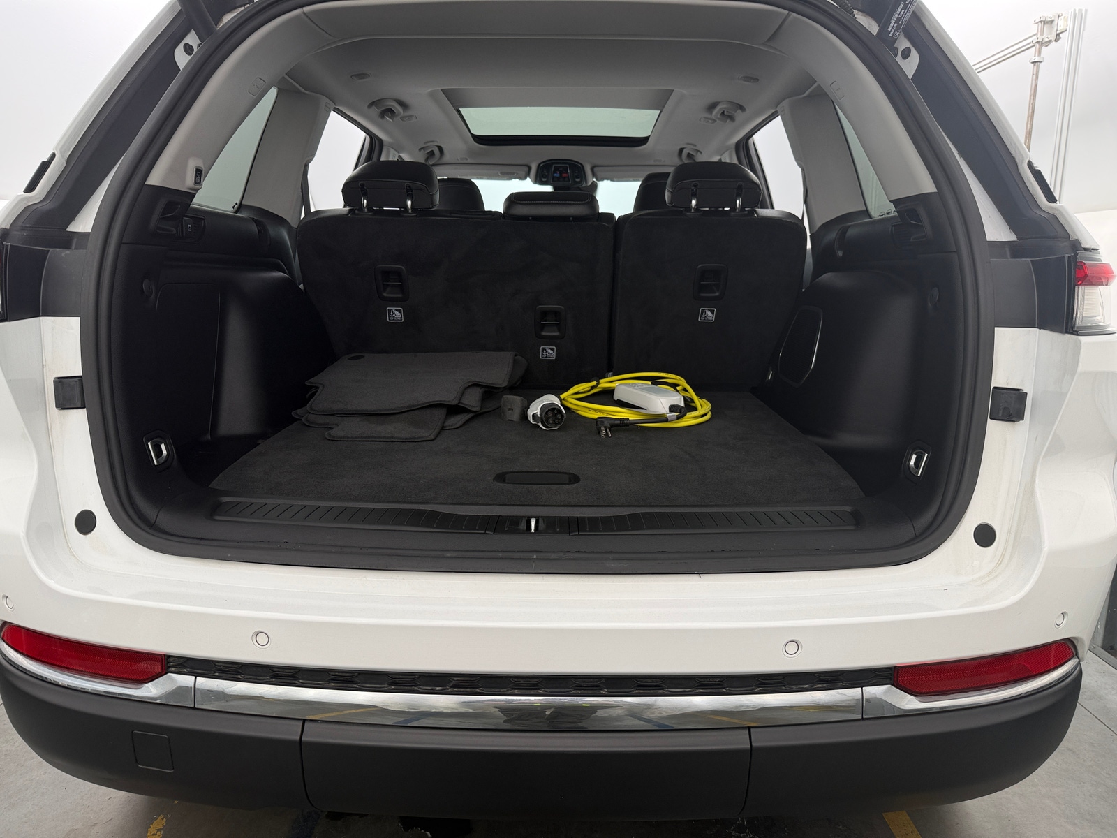 Thumbnail: 2023 Jeep Grand Cherokee - 6