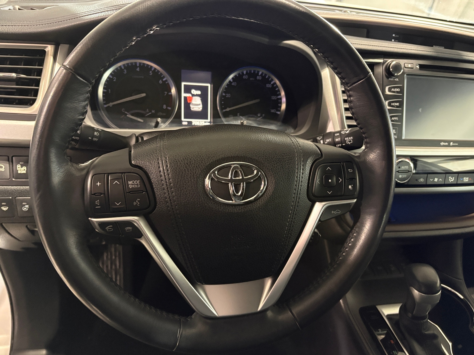 Thumbnail: 2015 Toyota Highlander - 4