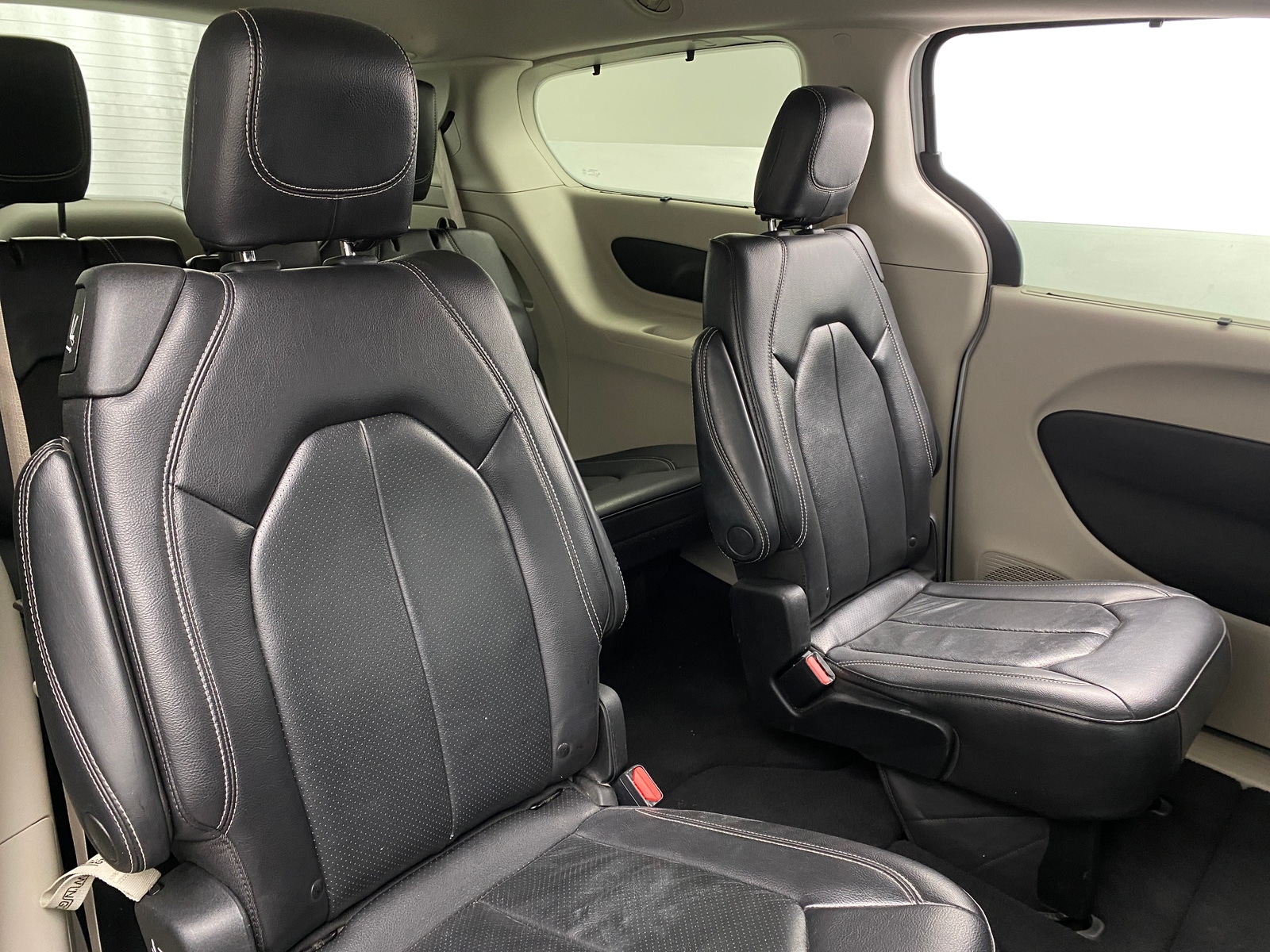 Thumbnail: 2022 Chrysler Pacifica - 5