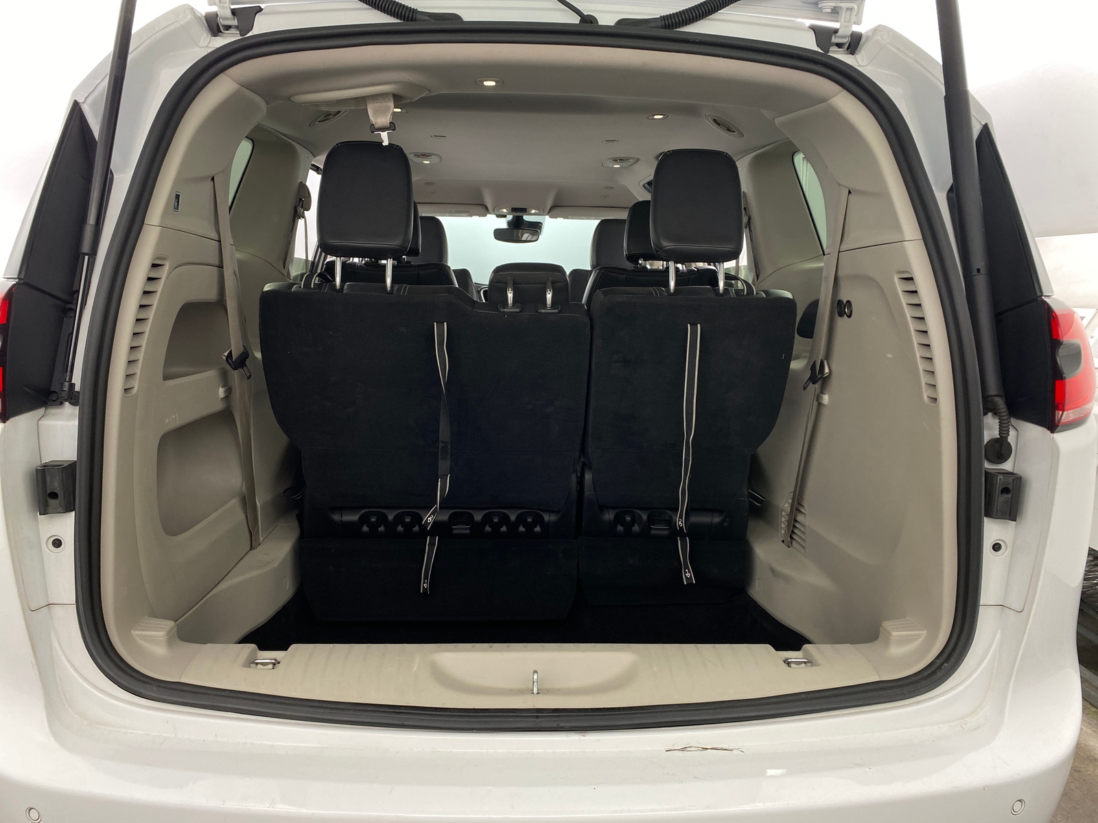 Thumbnail: 2022 Chrysler Pacifica - 6