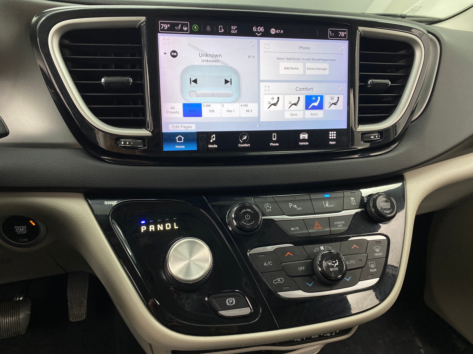 Thumbnail: 2022 Chrysler Pacifica - 3