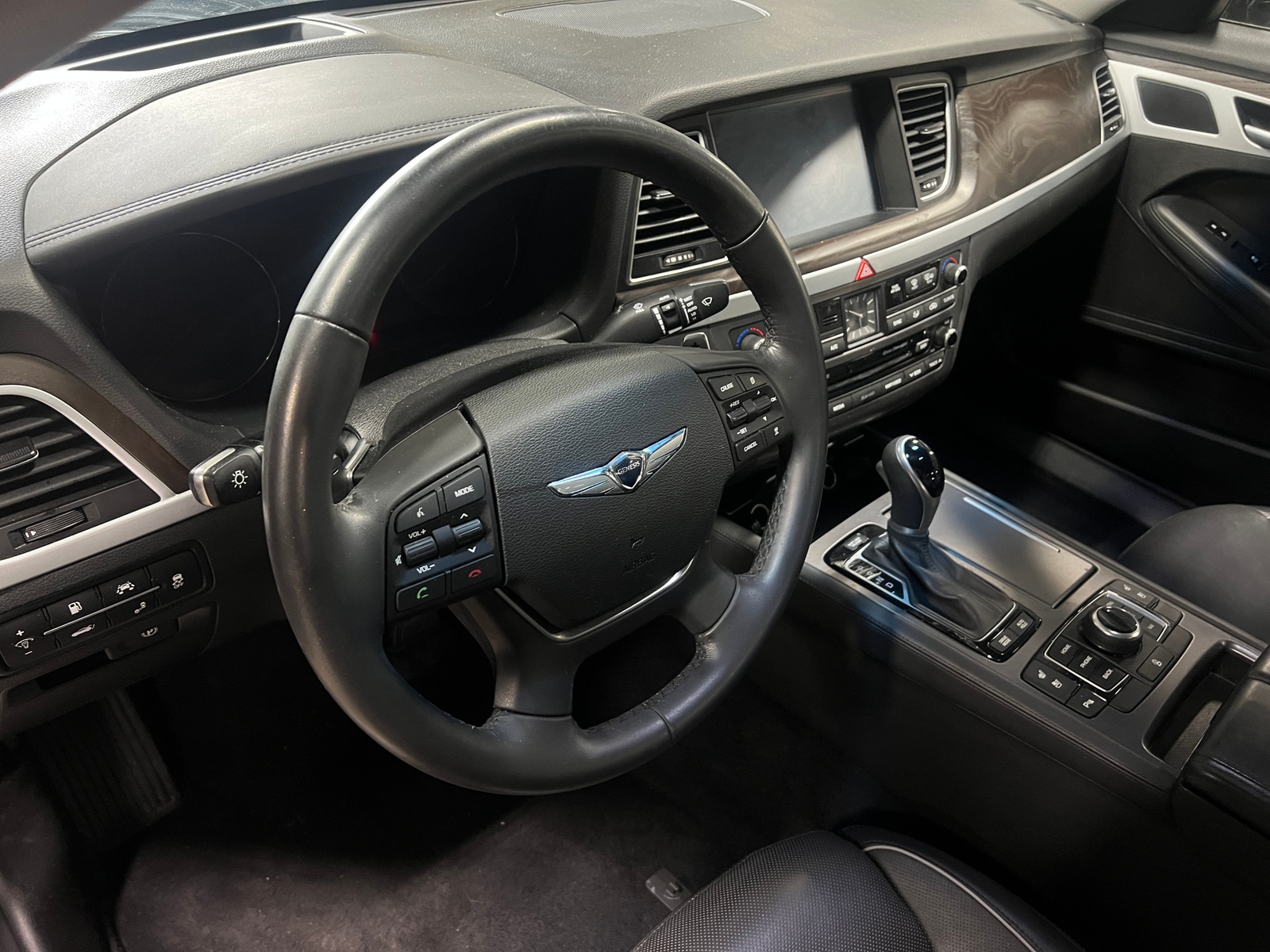 Thumbnail: 2017 Genesis G80 - 4