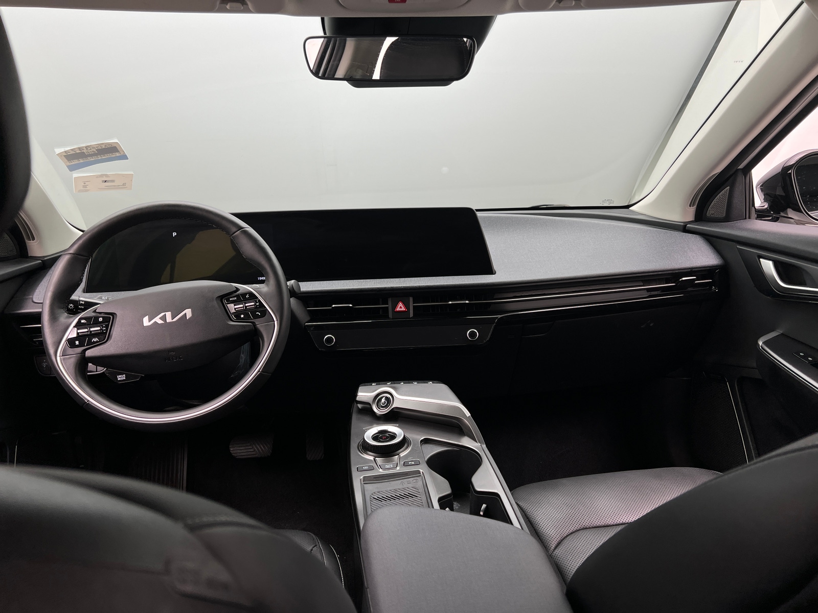 Thumbnail: 2022 Kia EV6 - 2