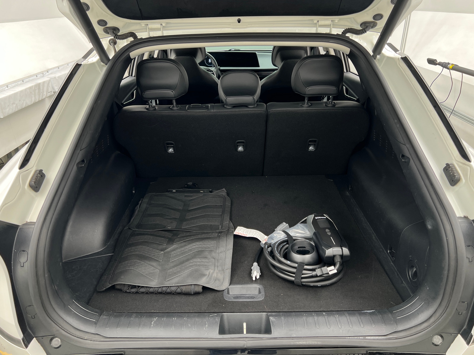 Thumbnail: 2022 Kia EV6 - 6