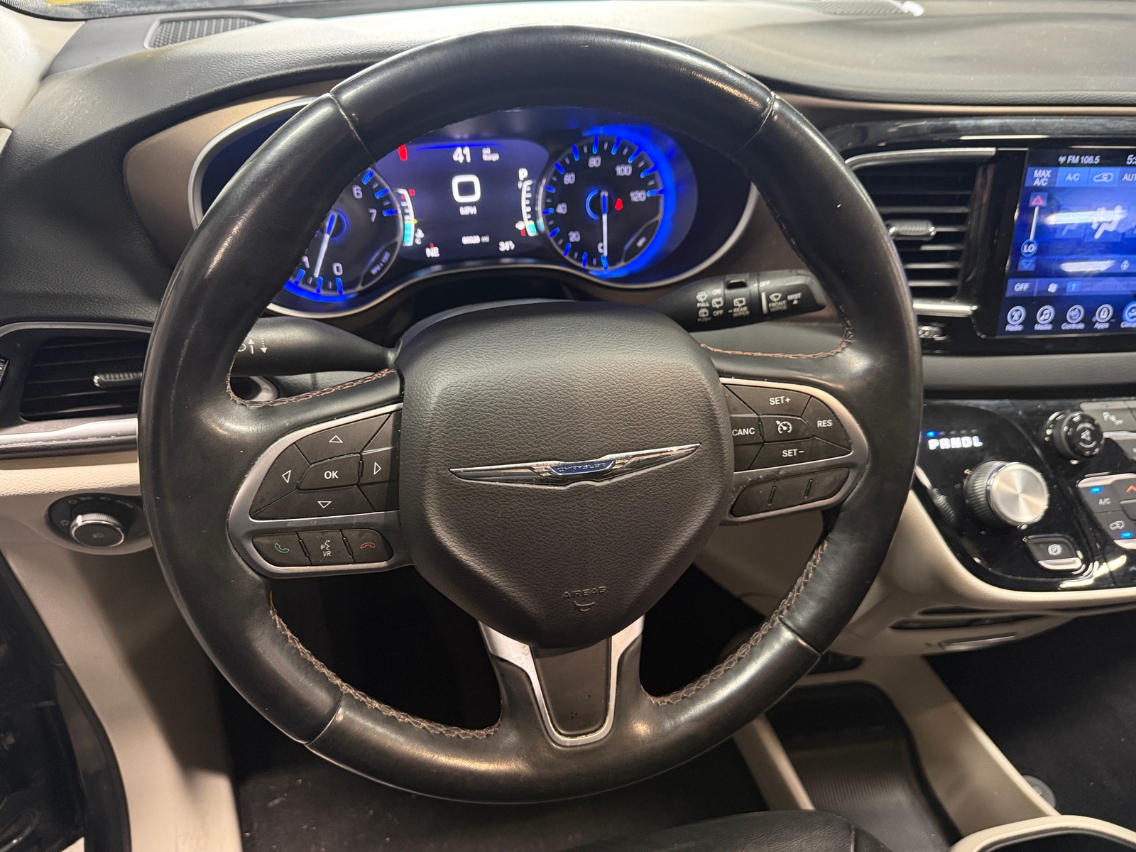 Thumbnail: 2017 Chrysler Pacifica - 4