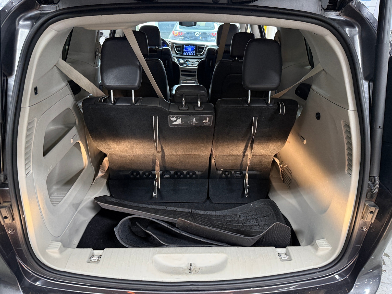 Thumbnail: 2017 Chrysler Pacifica - 6