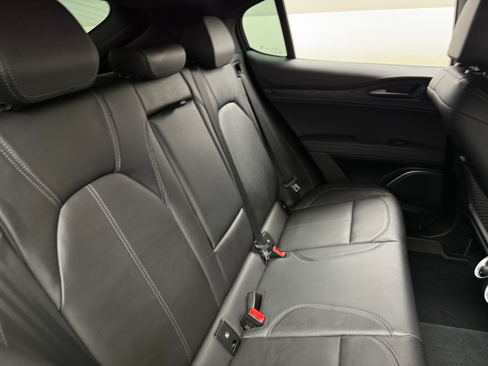 Thumbnail: 2022 Alfa Romeo Stelvio - 5