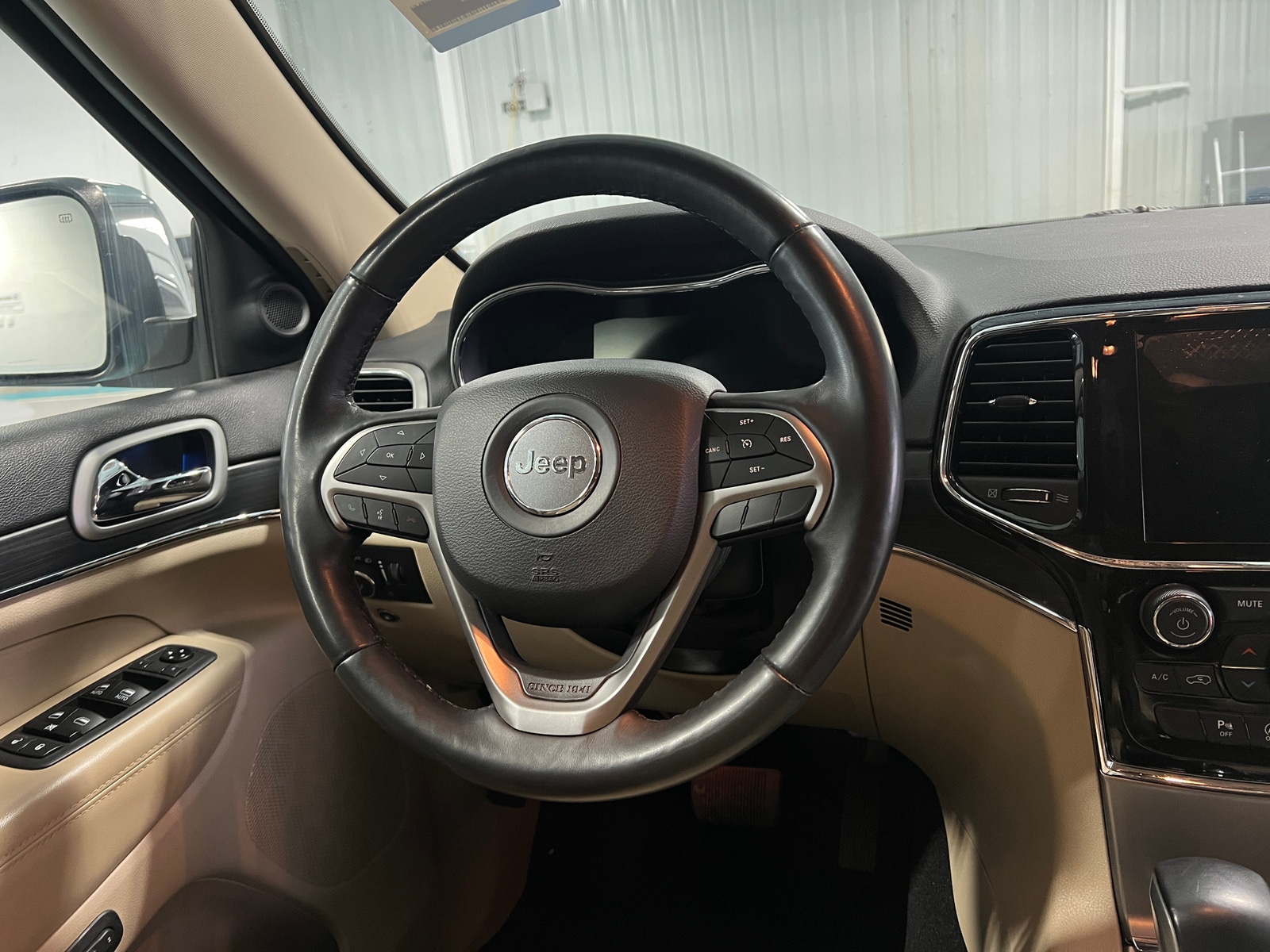 Thumbnail: 2019 Jeep Grand Cherokee - 4