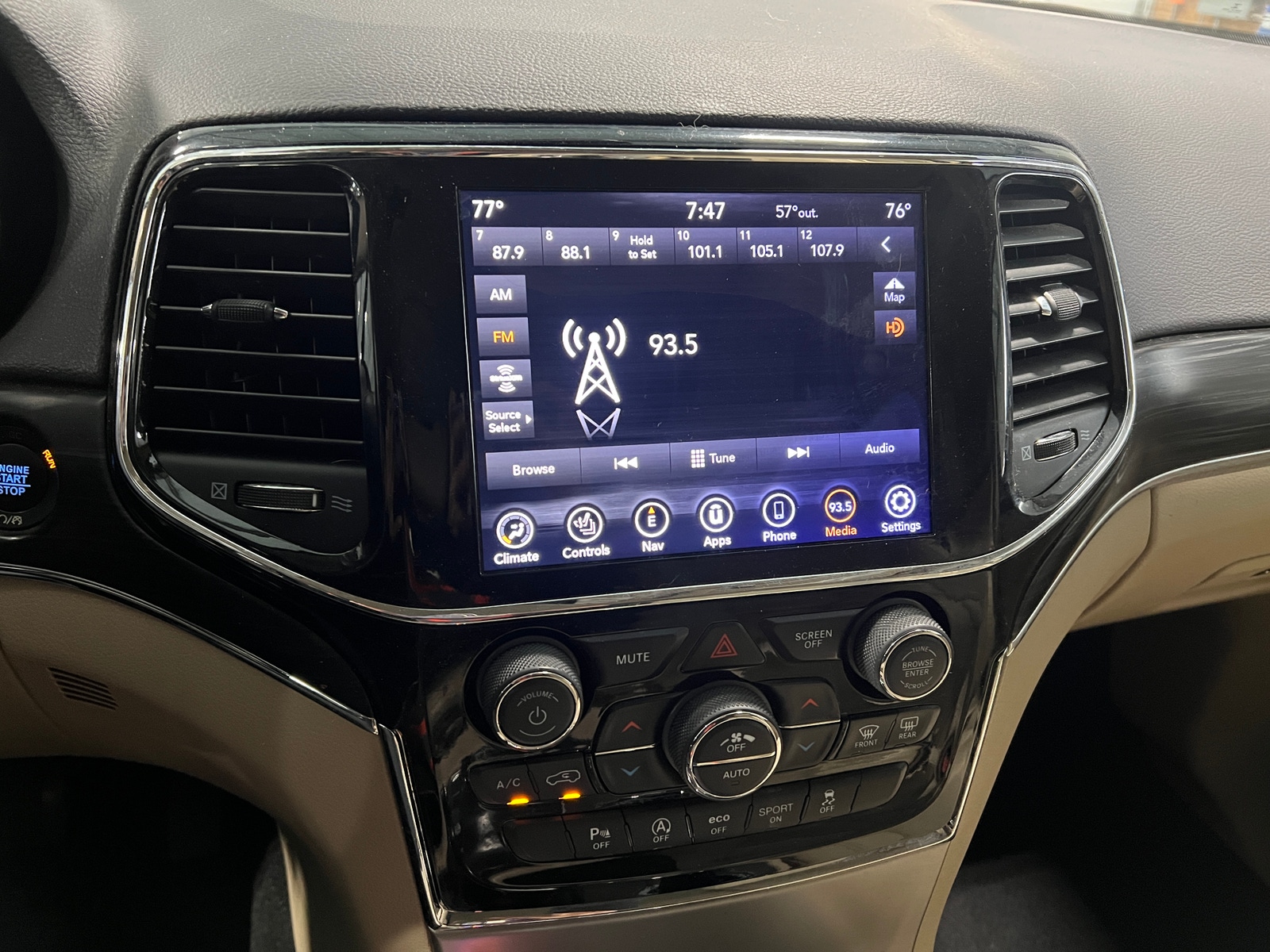 Thumbnail: 2019 Jeep Grand Cherokee - 3