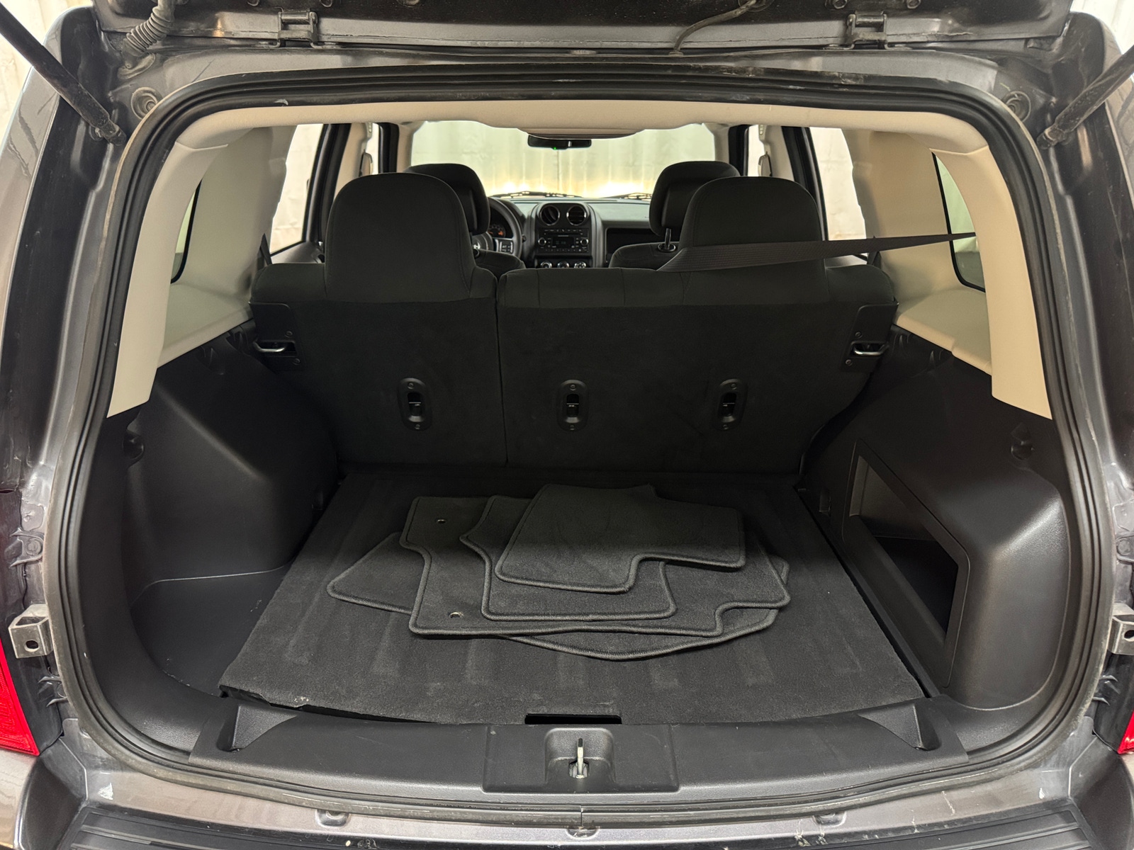 Thumbnail: 2017 Jeep Patriot - 7