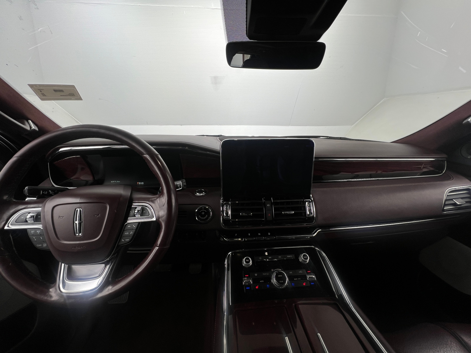 Thumbnail: 2018 Lincoln Navigator L - 2