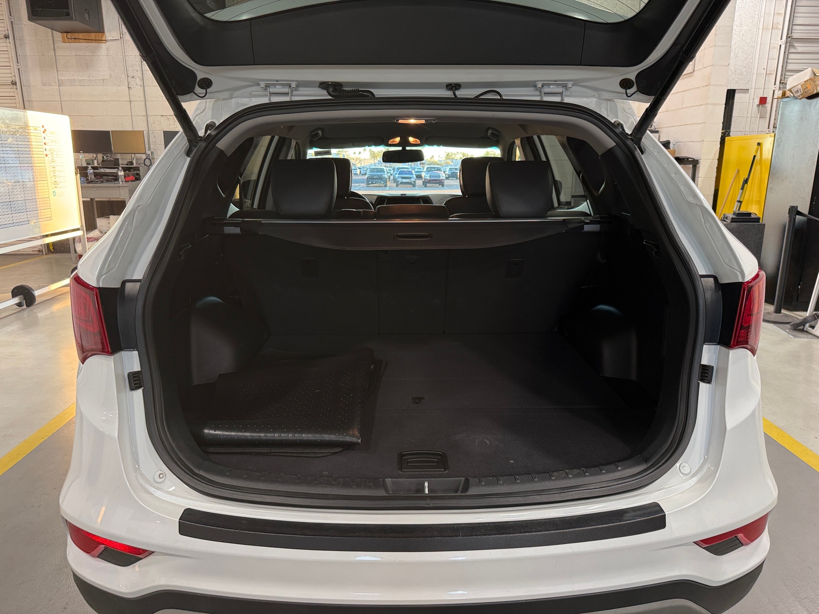 Thumbnail: 2018 Hyundai Santa Fe - 6