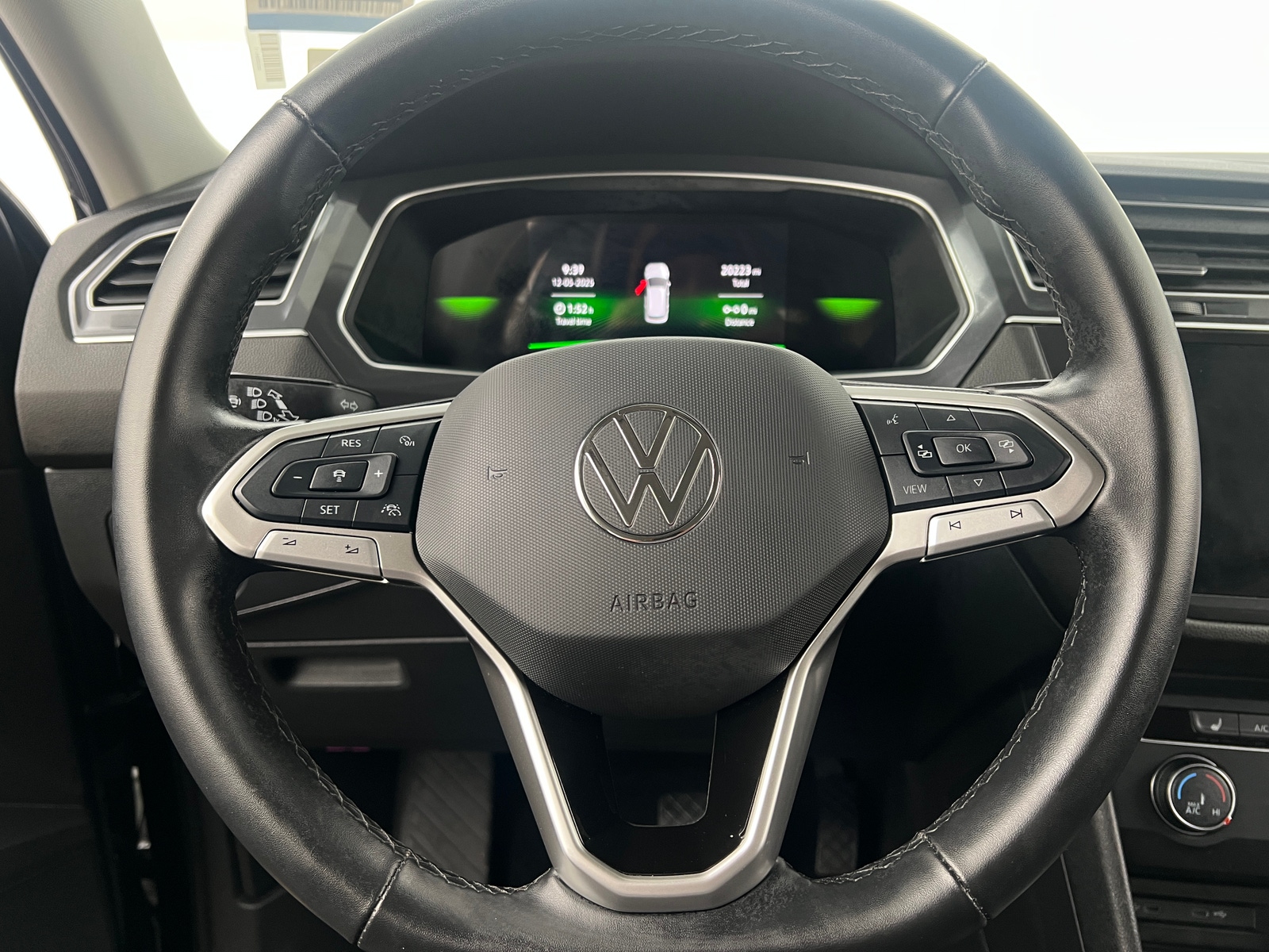 Thumbnail: 2024 Volkswagen Tiguan - 4