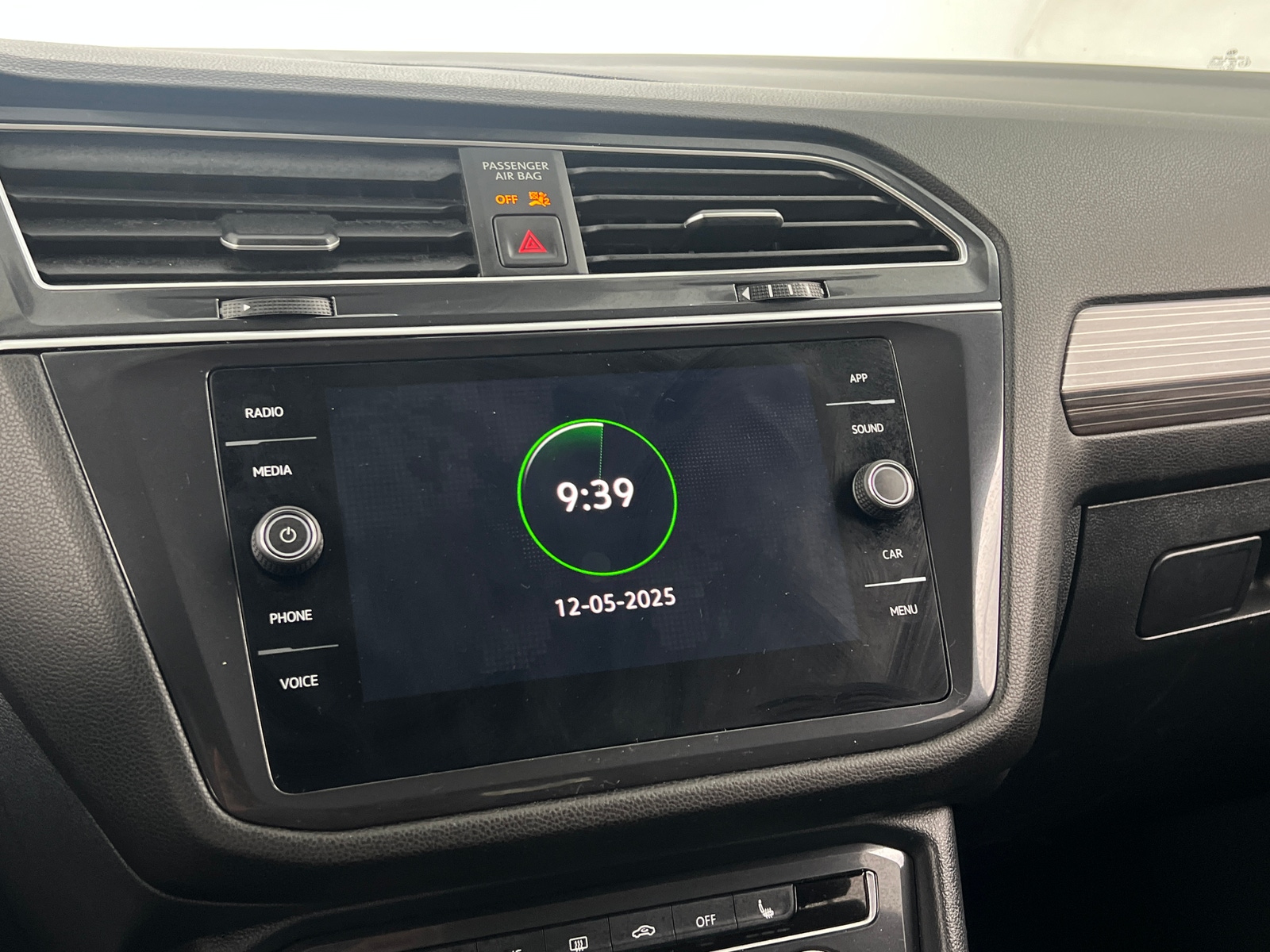 Thumbnail: 2024 Volkswagen Tiguan - 3