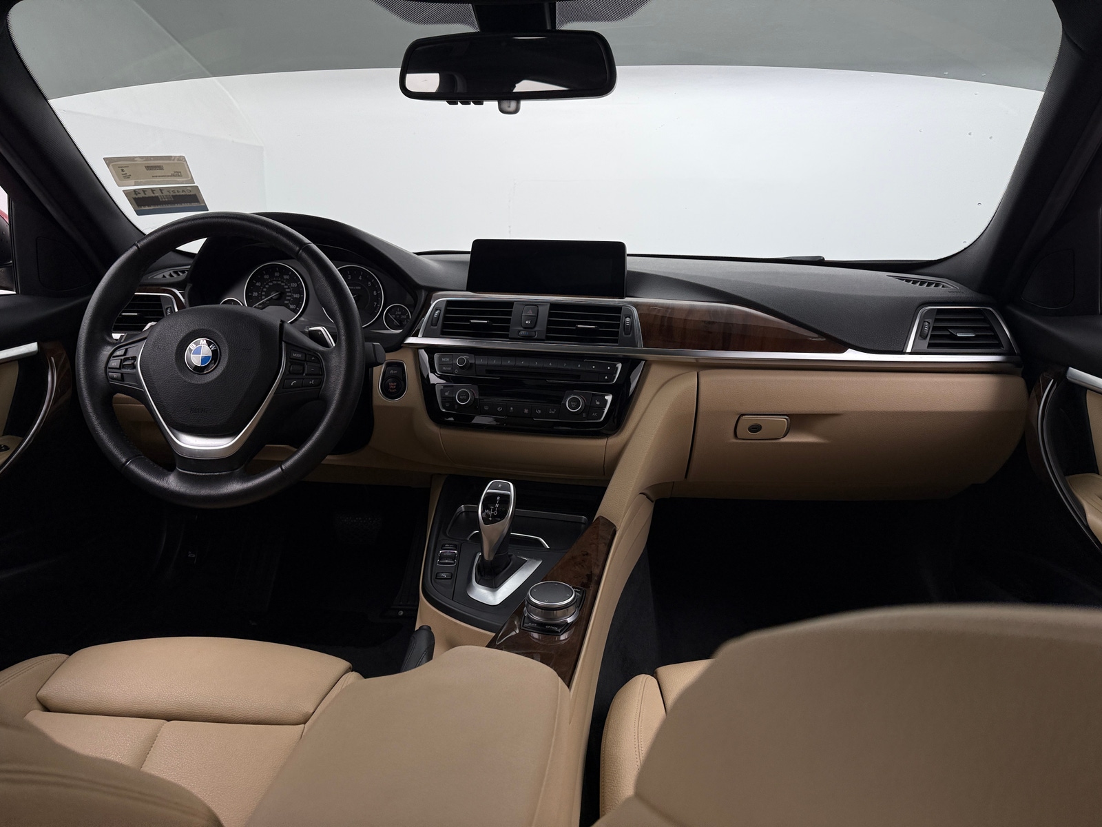 Thumbnail: 2017 BMW 3 Series - 2