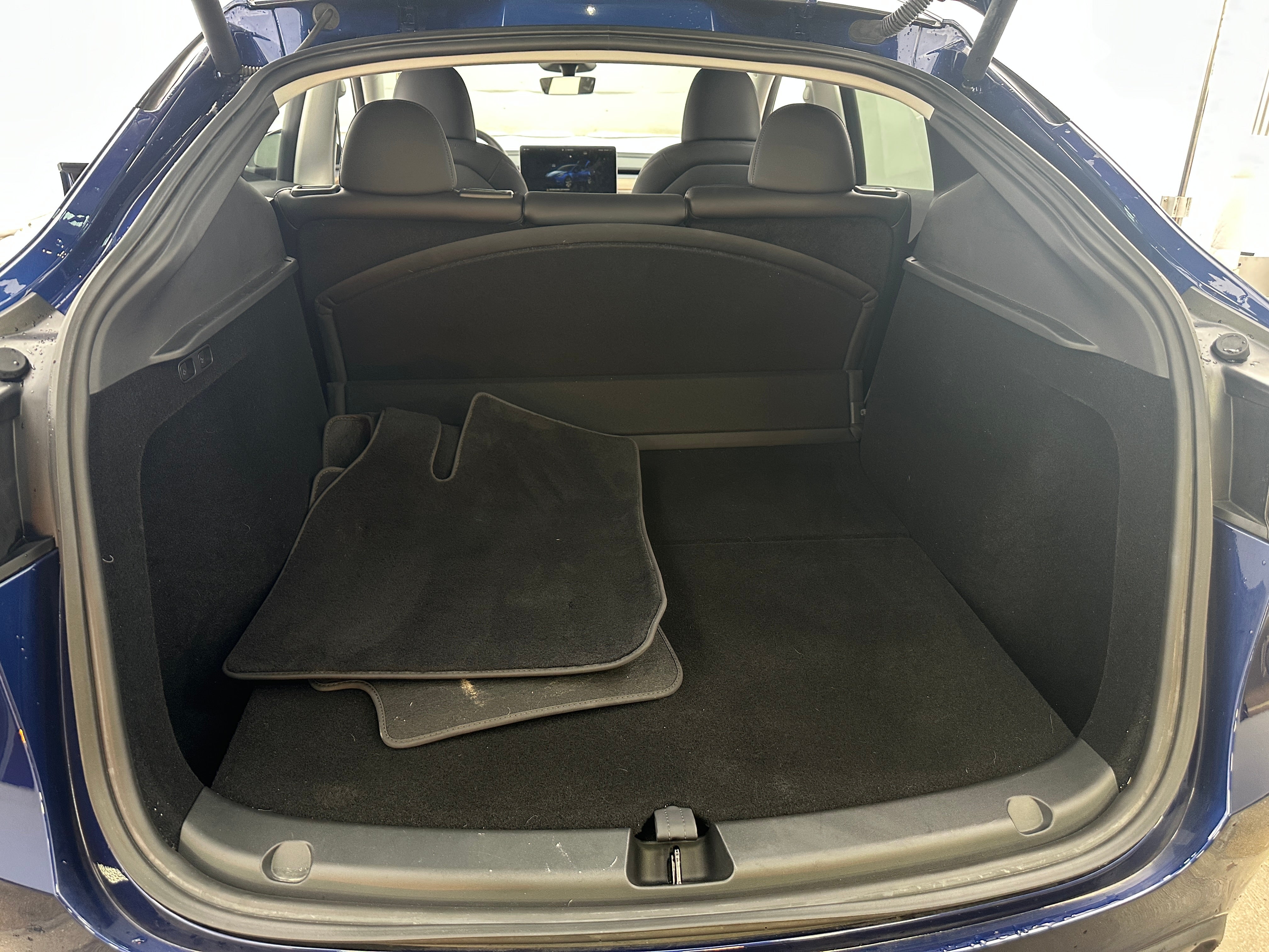 Used 2024 Tesla Model Y Long Range with VIN 7SAYGDEE0RA267955 for sale in Oak Creek, WI