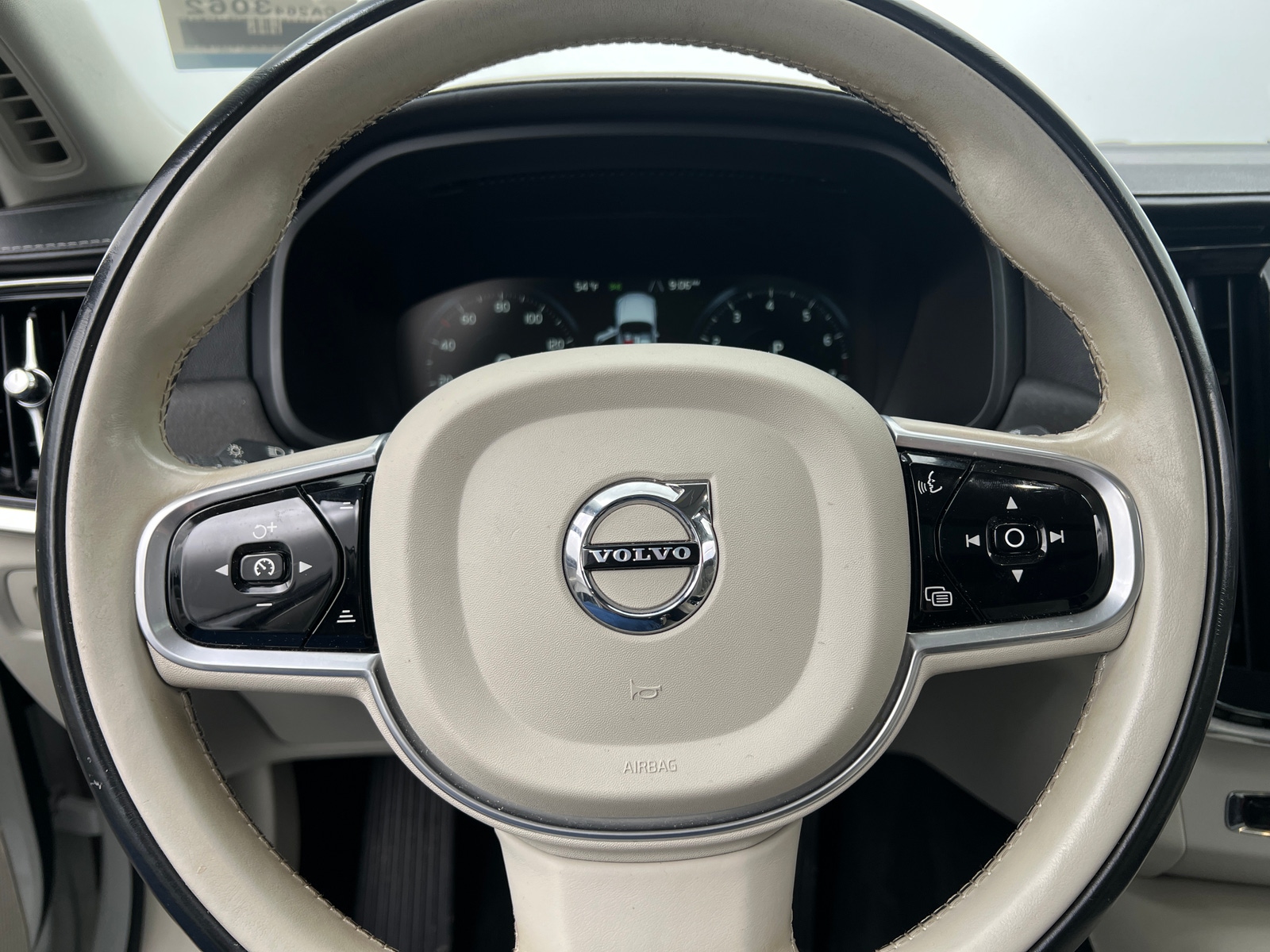 Thumbnail: 2017 Volvo V90 - 4