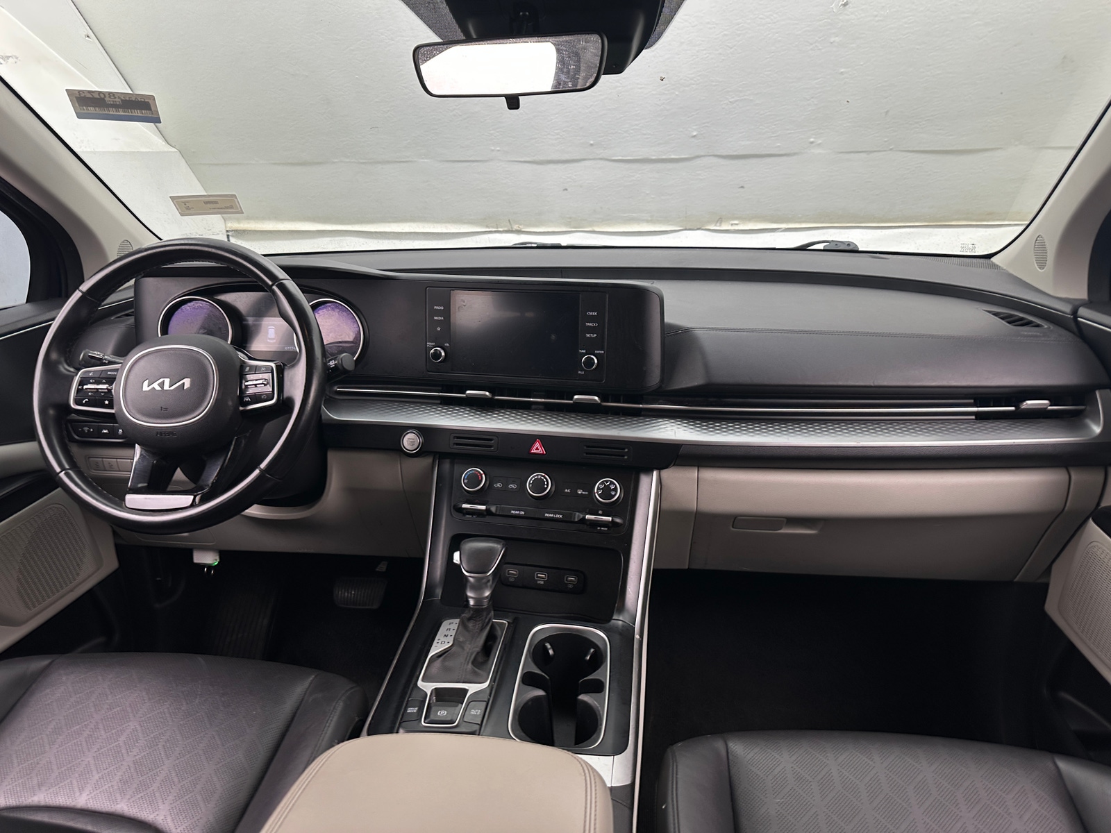 Thumbnail: 2022 Kia Carnival - 3