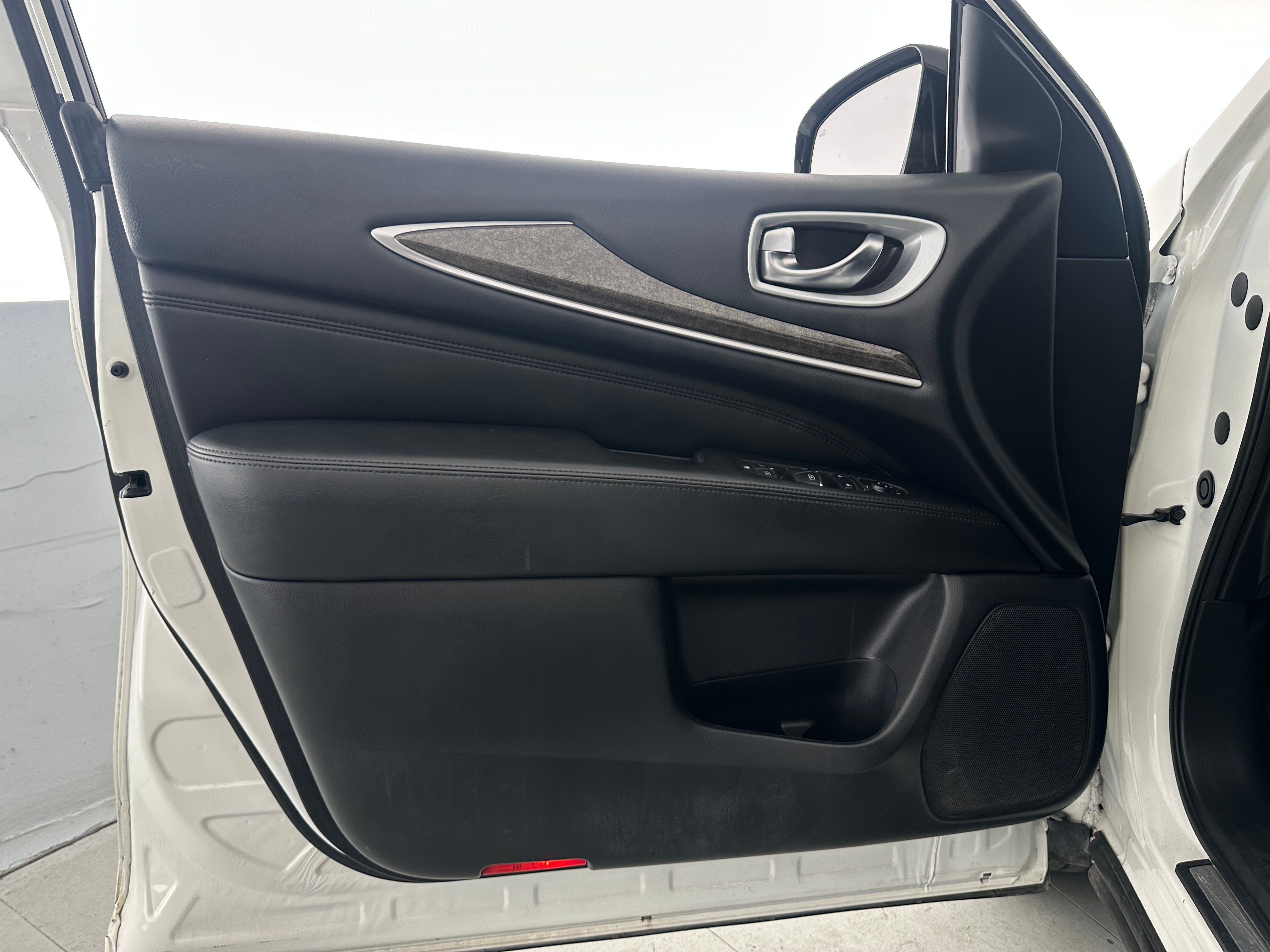 Used 2015 INFINITI QX60 Base with VIN 5N1AL0MN6FC535807 for sale in Oak Creek, WI