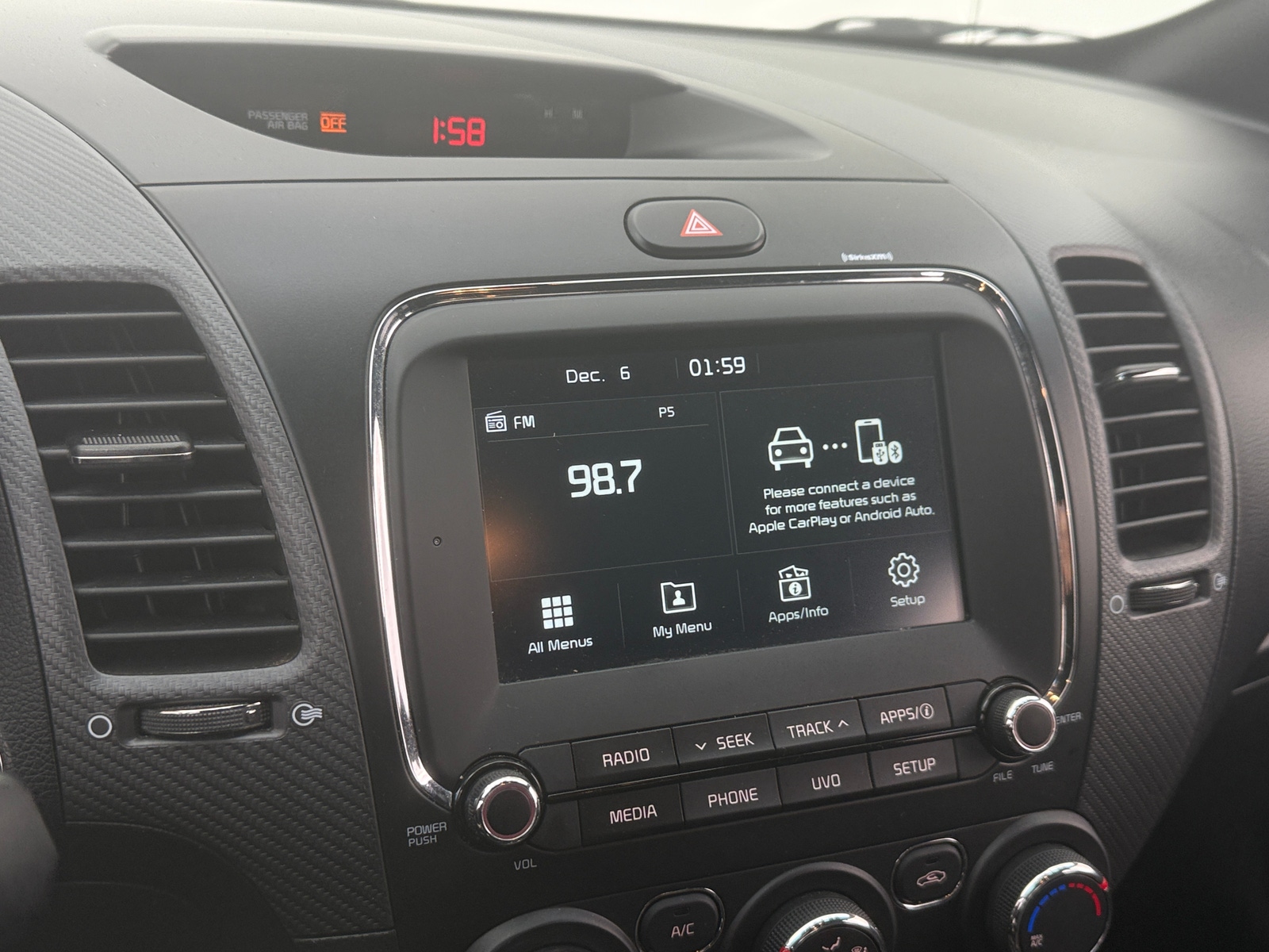 Thumbnail: 2017 Kia Forte - 4