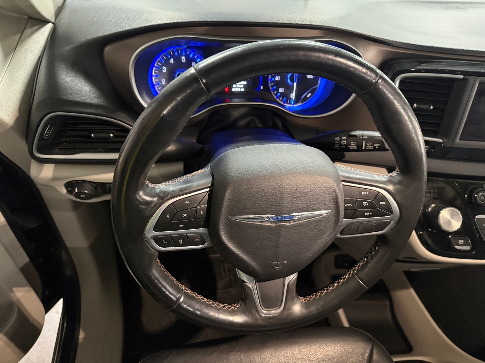 Thumbnail: 2019 Chrysler Pacifica - 4