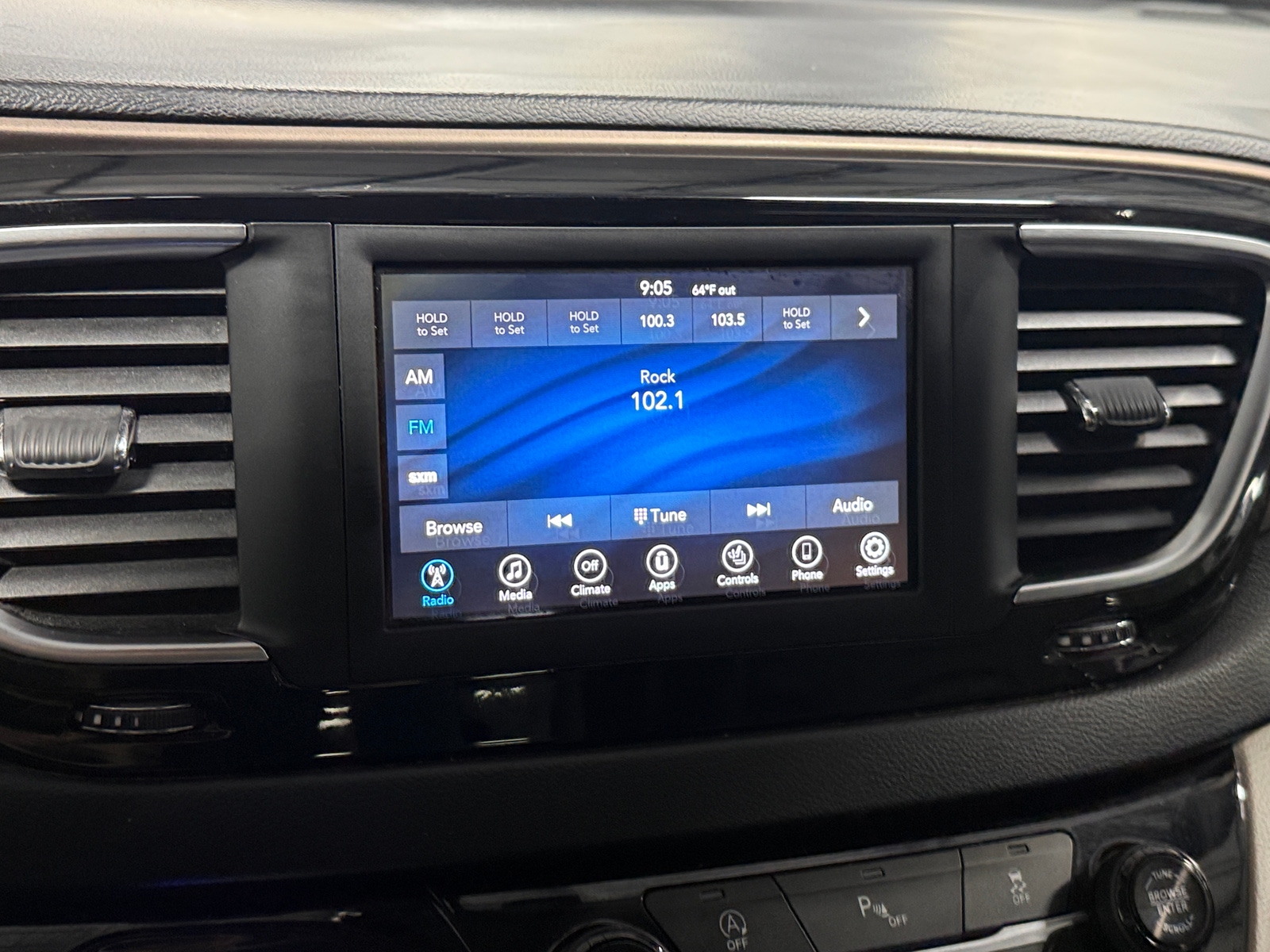 Thumbnail: 2019 Chrysler Pacifica - 3