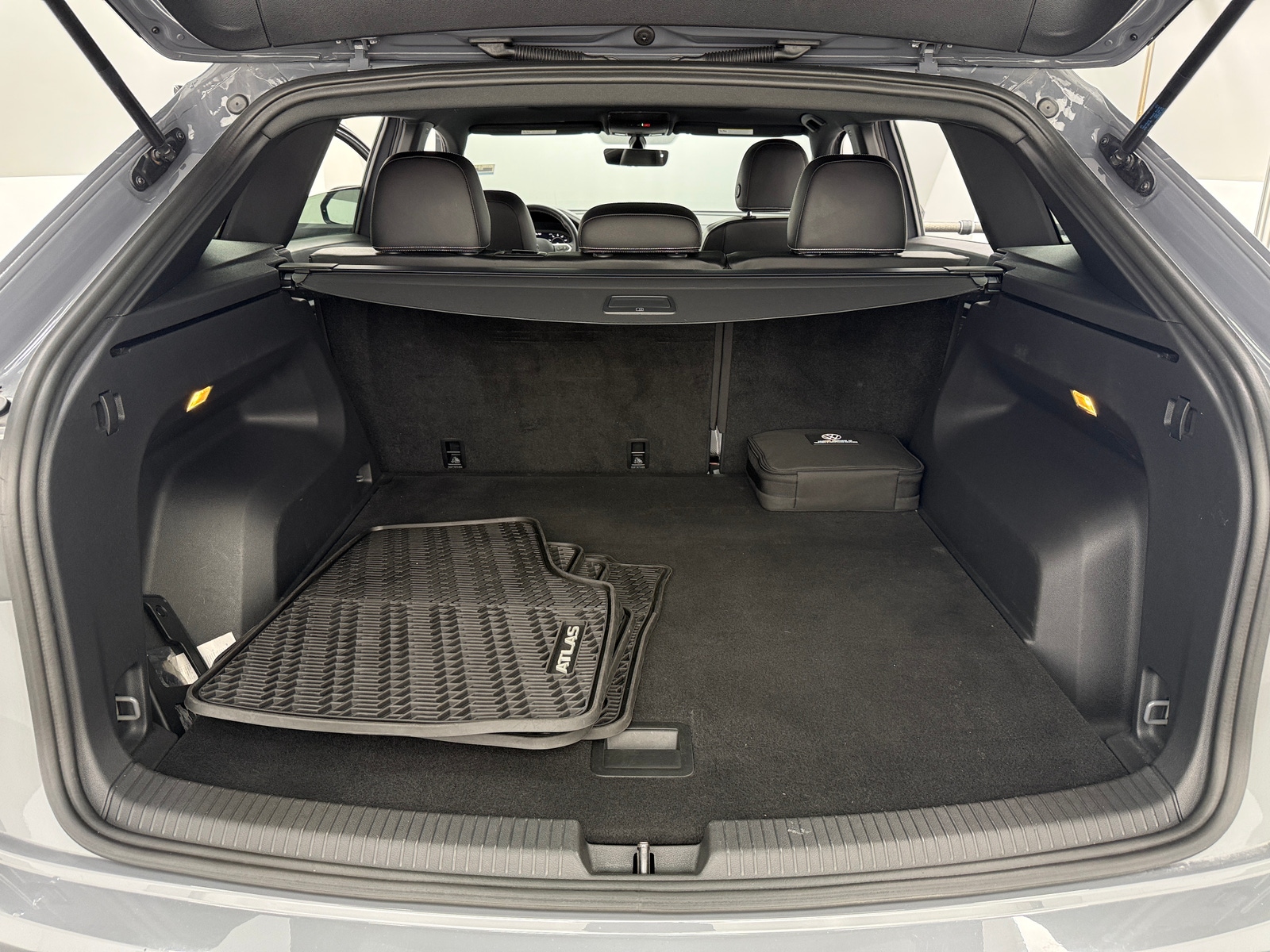 Thumbnail: 2022 Volkswagen Atlas - 6