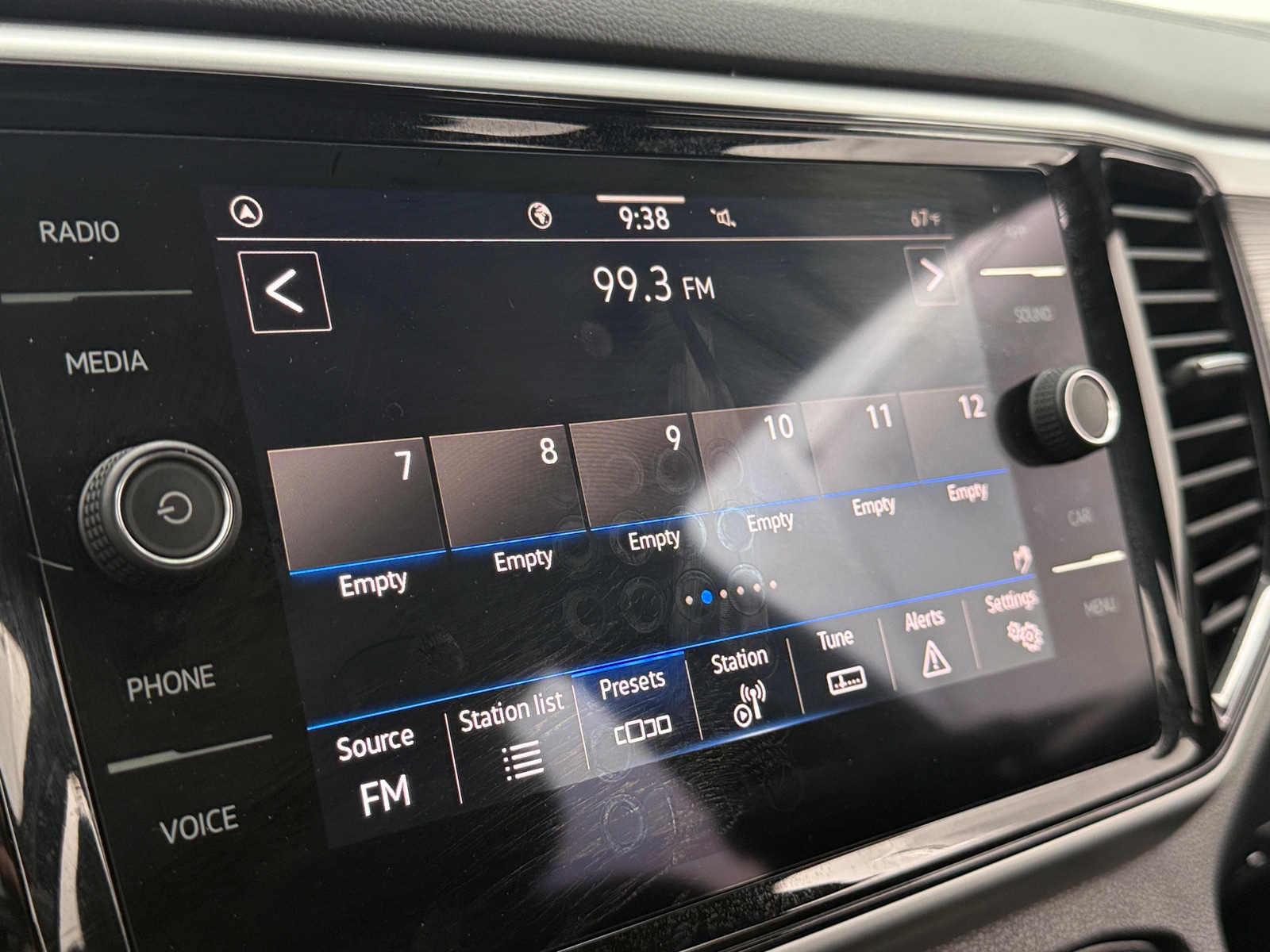 Thumbnail: 2022 Volkswagen Atlas - 3