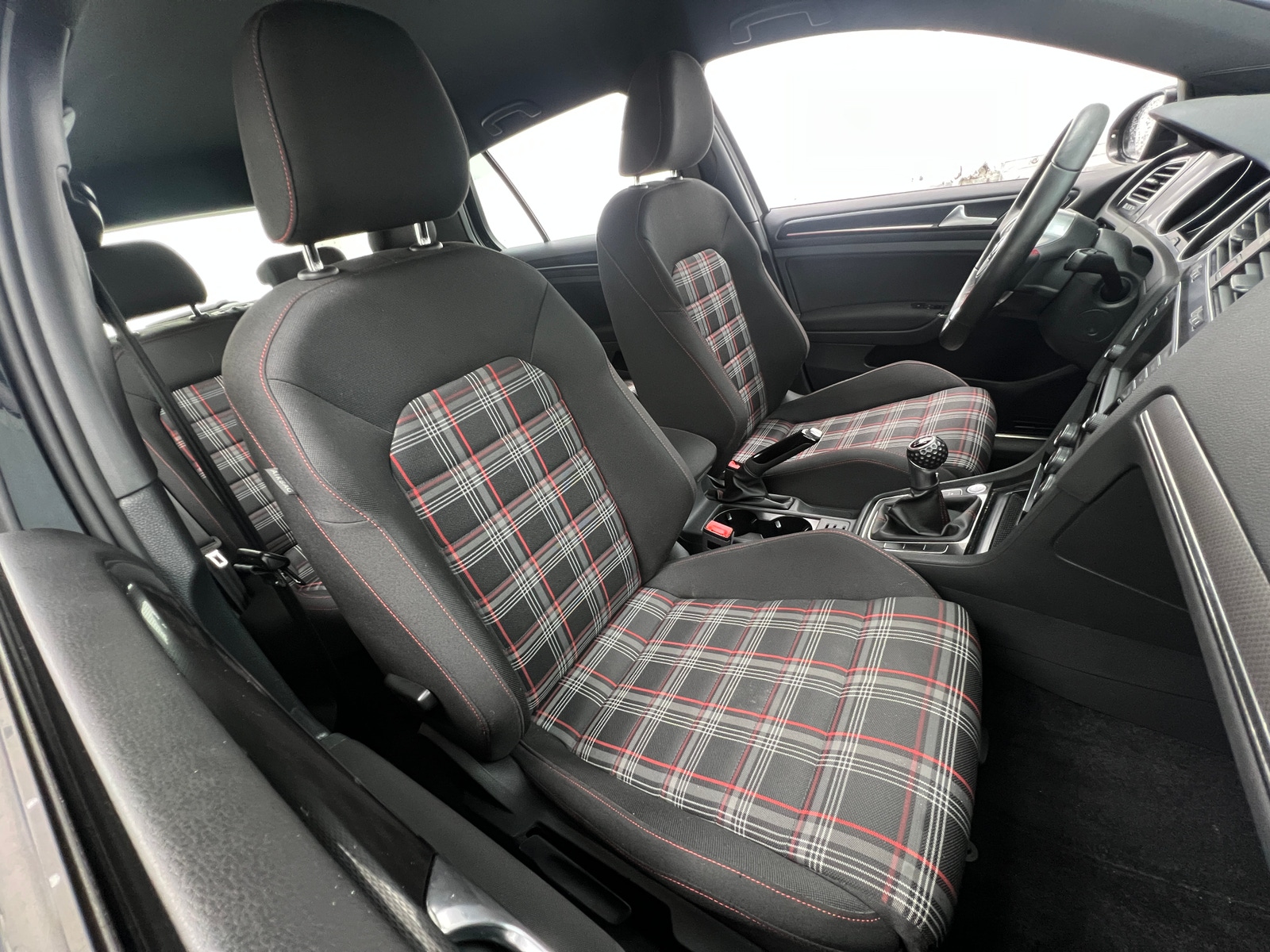 Thumbnail: 2017 Volkswagen Golf - 2