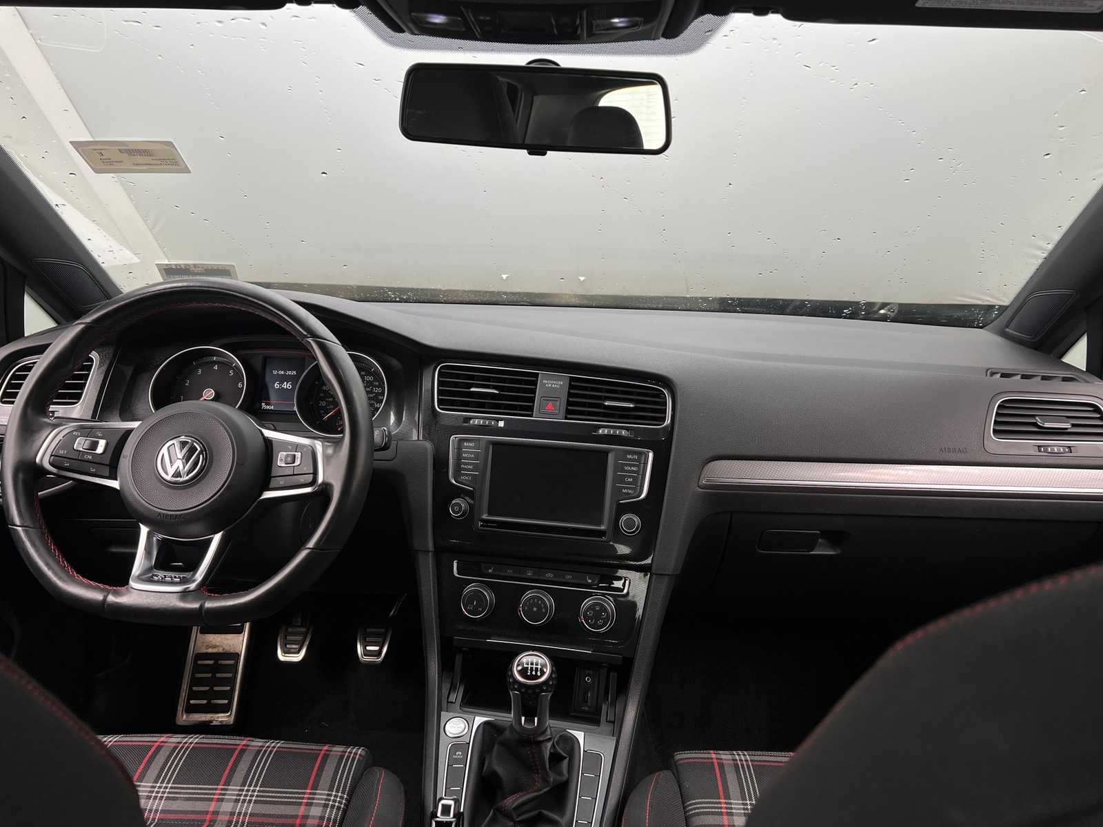 Thumbnail: 2017 Volkswagen Golf - 3